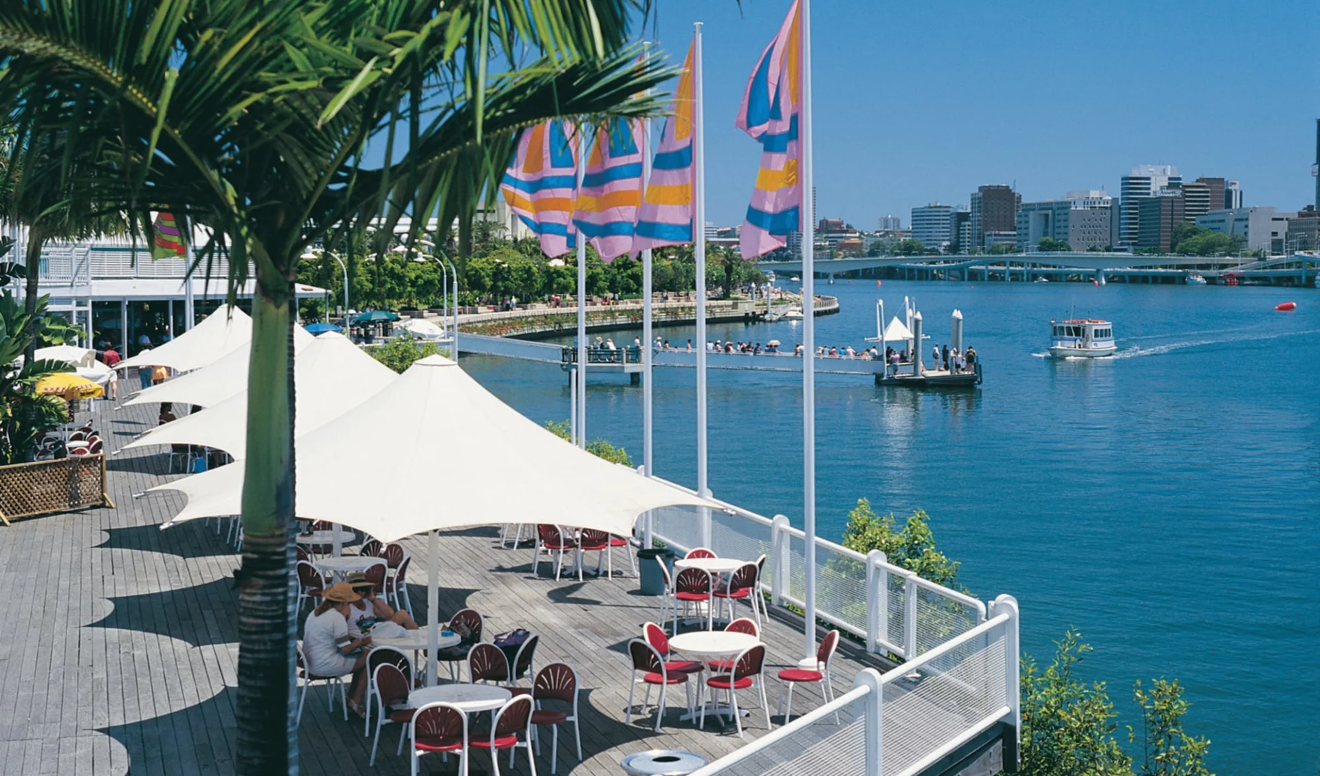 Brisbane - Sydney Pacific Coast: Australia - Queensland - Brisbane - Southbank - AAT7010