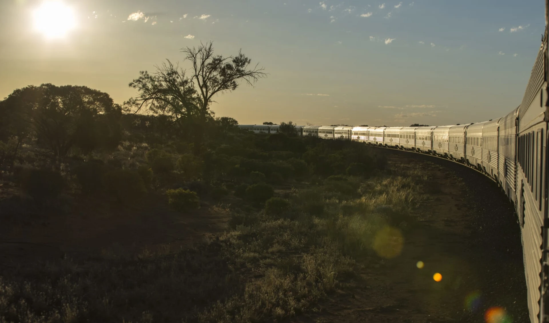 Indian Pacific von Adelaide nach Sydney: Australien - Bahnreisen - Indian Pacific mit Sonne