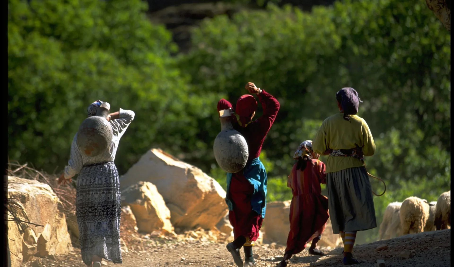 Wandern vom M'Goun Massiv bis ins Rosental ab Marrakesch: Berber Ladies in High Atlas