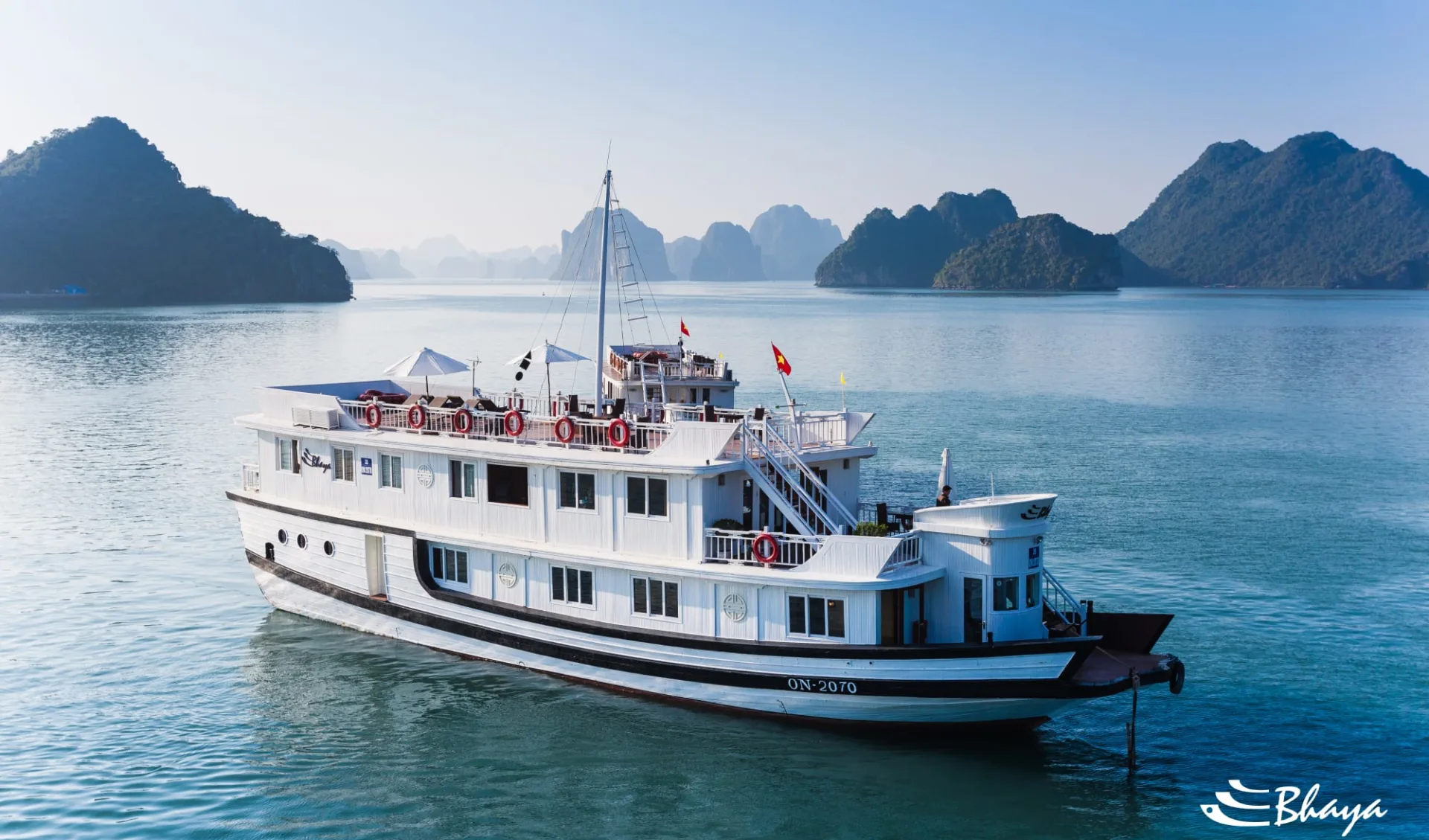 Halong Bucht Kreuzfahrten mit «Bhaya Premium» ab Hanoi: exterior: Boat