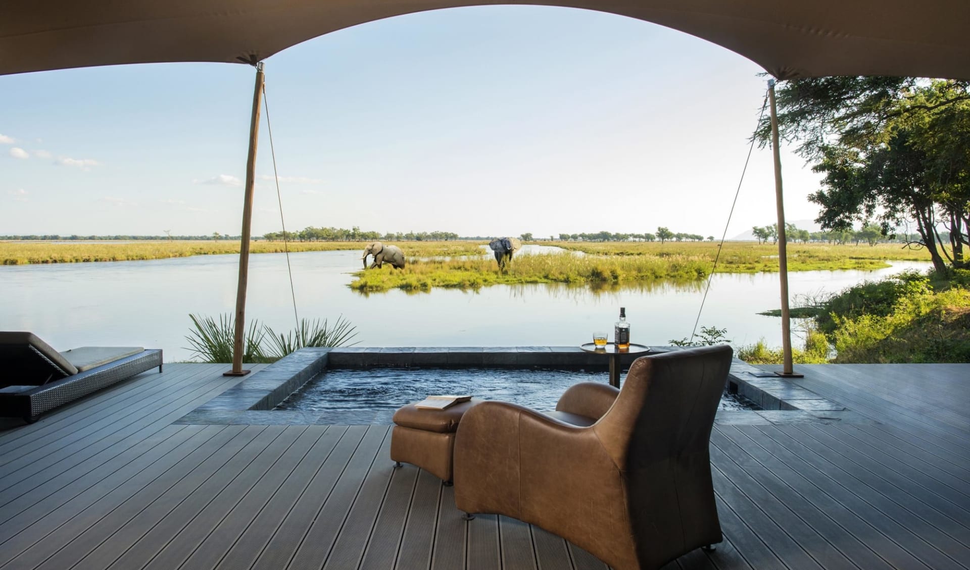 Sausage Tree Camp in Lower Zambezi: Bild 1_New Luxury Suite View