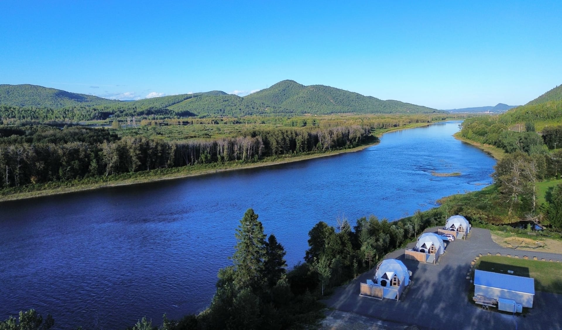 Appalaches Dômes & Spa by Old Church Cottages in Campbellton: Blue sky at Domes