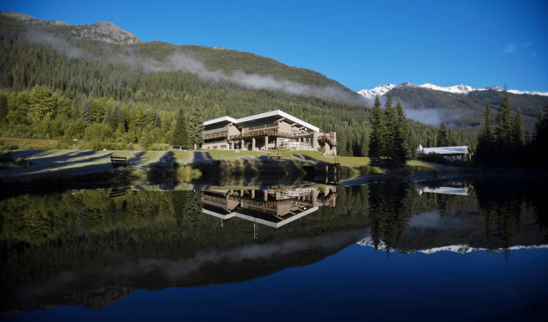 Sommerabenteuer mit Canadian Mountain Holidays (CMH) ab Calgary: Bobbie Burns_Exterior