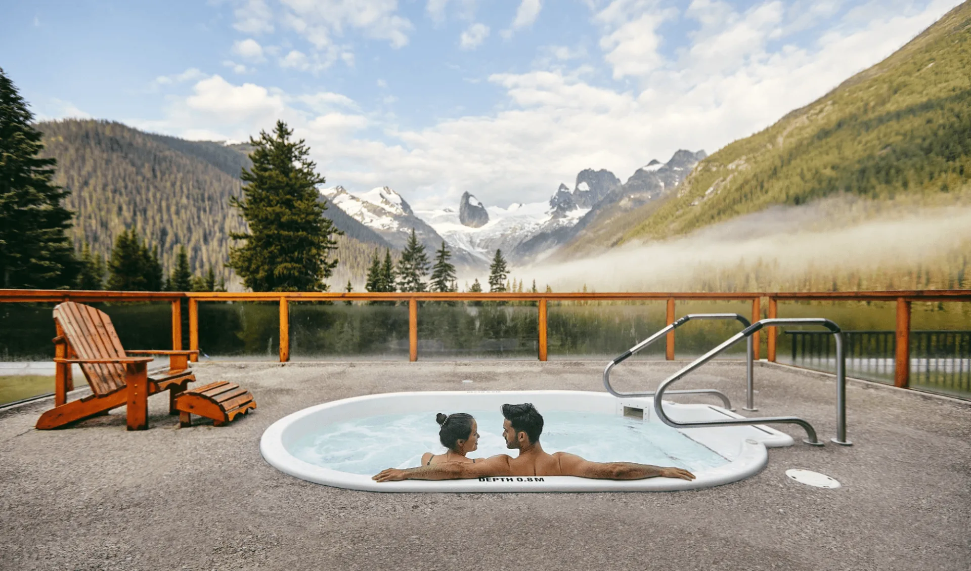 CMH Bugaboos Lodge in Parson: Bugaboos_Jacuzzi