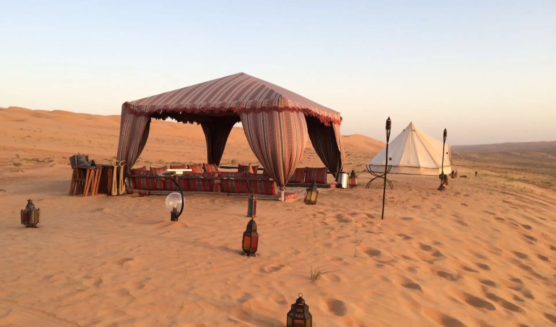 Luxus-Camping in der Wüste & faszinierende Berglandschaften ab Muscat: Canvas Club Glamping Oman