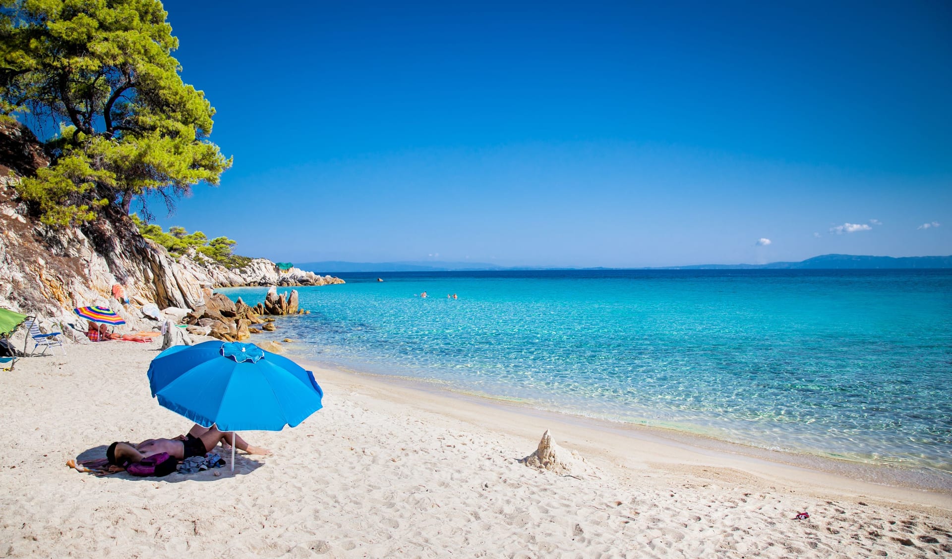 Badeferien im Porto Sani Hotel ab Chalkidiki: CHalkidiki_Strand_Sonenschirm_