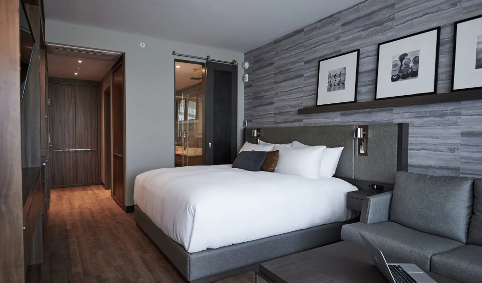 Entourage Sur-Le-Lac in Lac-Beauport: Classic King