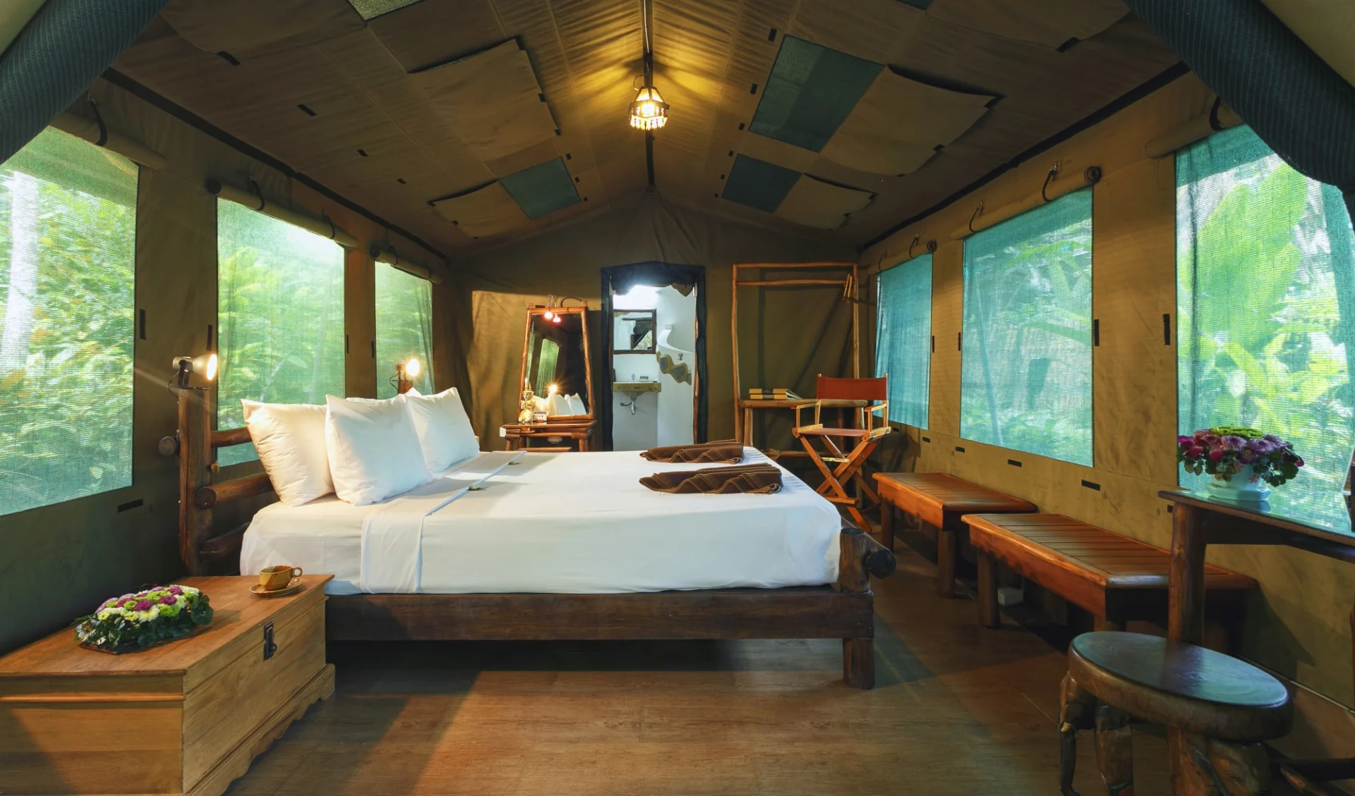 Elephant Hills - 3 Tage ab Phuket: Elephant Hills Khao Sok National Park, Thailand, The Elephant Camp Luxury Tent Inside_update