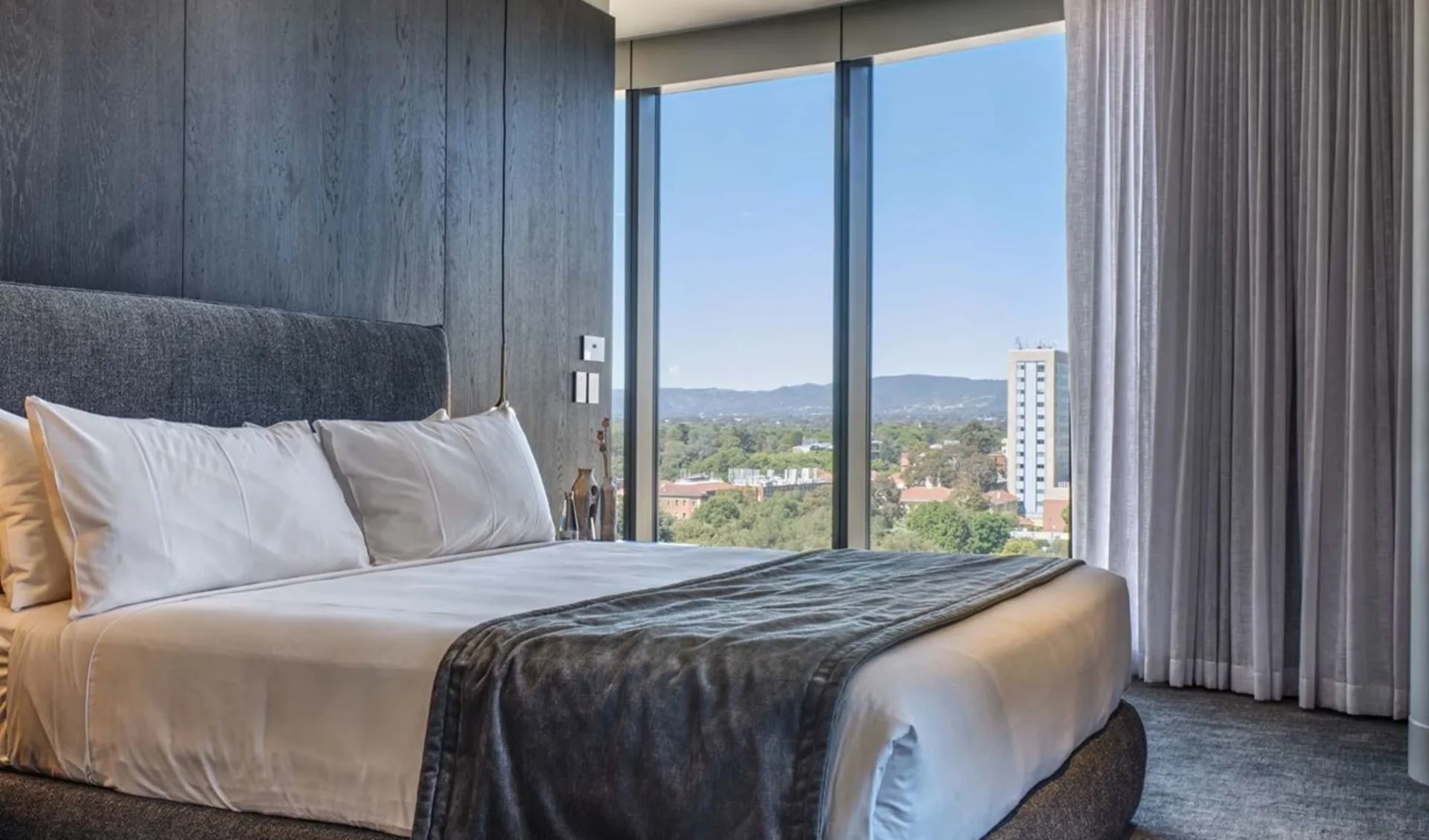 Eos by SkyCity in Adelaide: Eos by Skycity-Oasis Suite