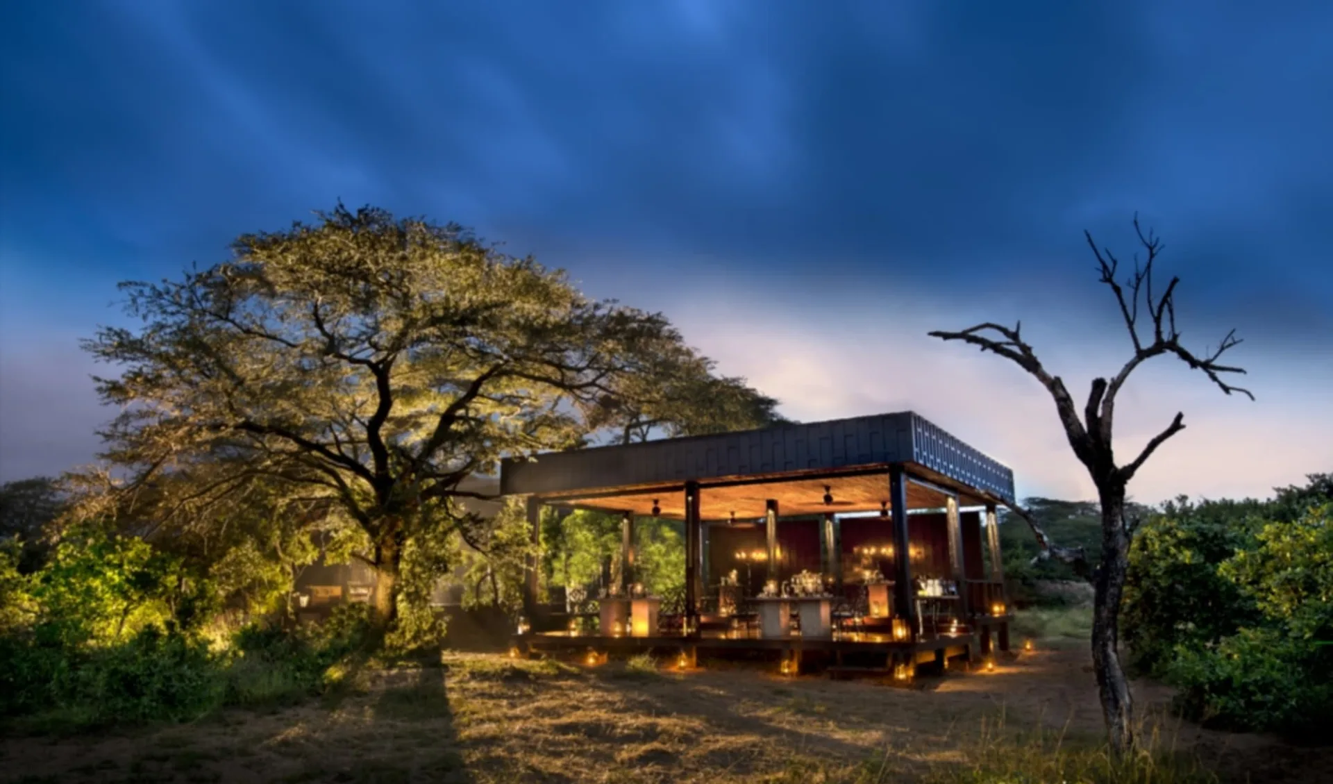 Phinda Vlei Lodge: Extended-outdoor-guest-dining-area-andBeyond-Phinda-Vlei-Lodge
