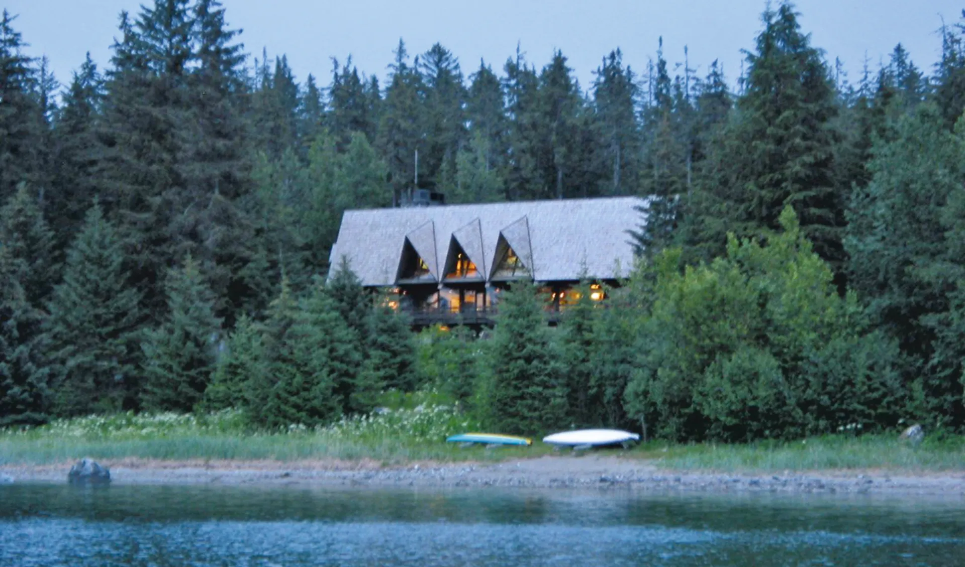 Glacier Bay Lodge in Glacier Bay National Park:  2011_084_01_glacier bay lodge