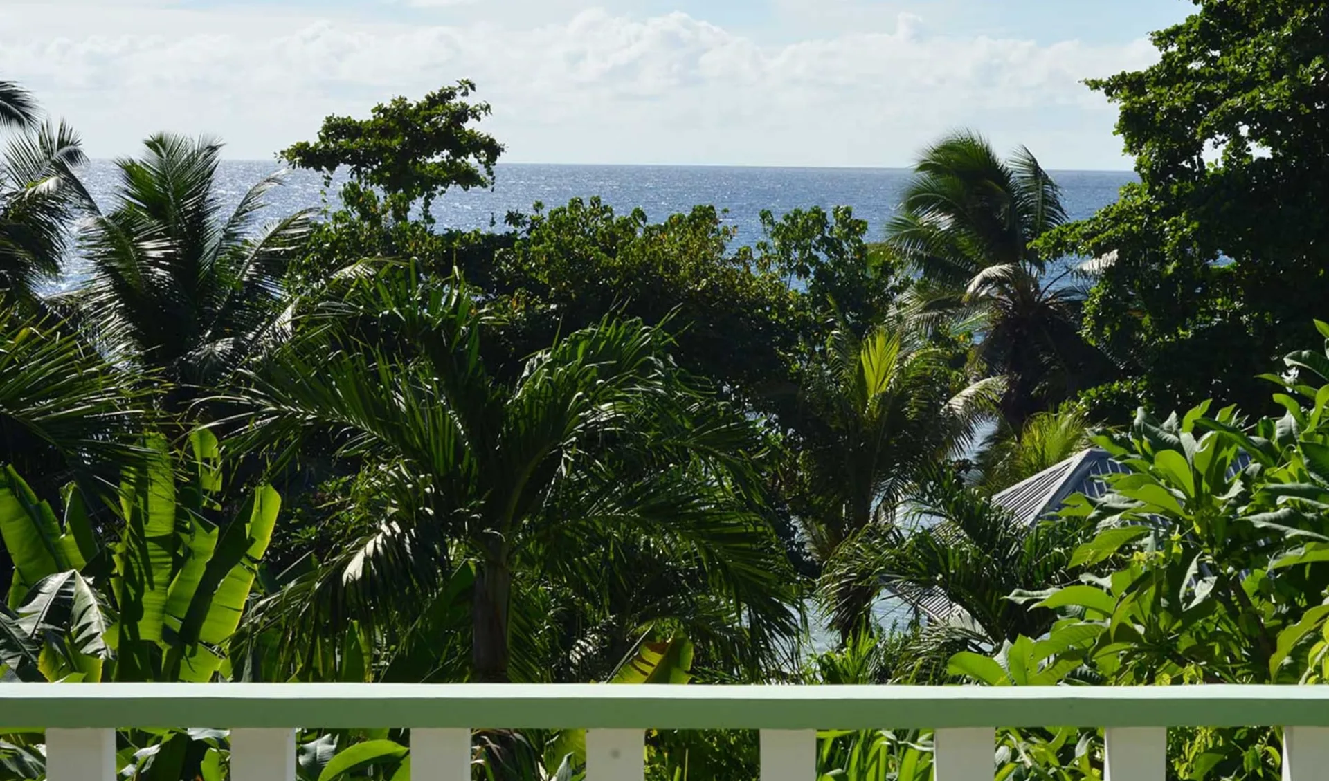 Surfers Self Catering in Mahé: exterior: 