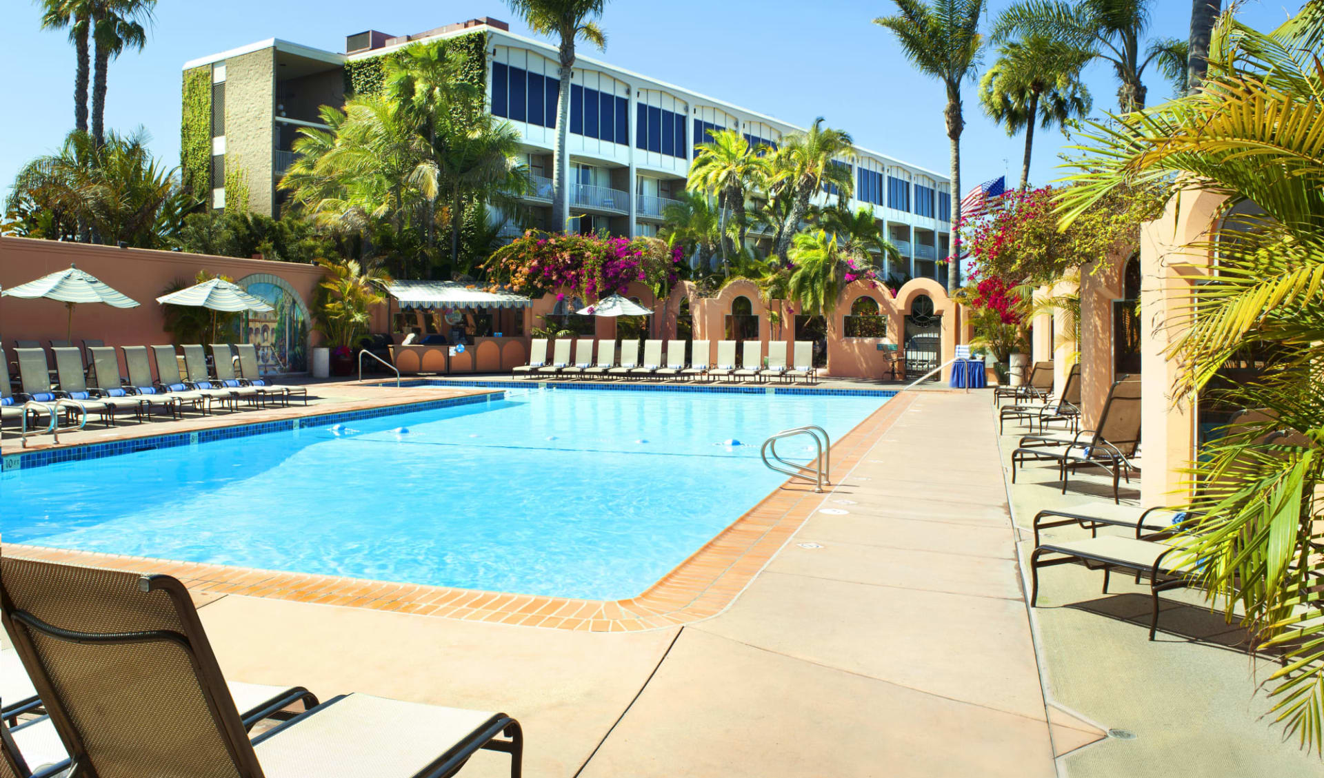 Bahia Resort Hotel in San Diego: Exterior_Bahia Resort_Aussenpool_ATI