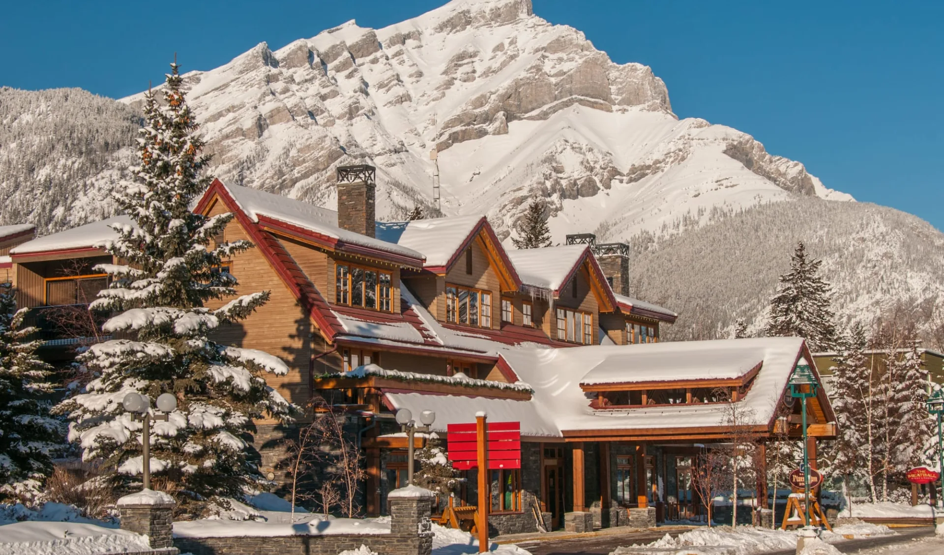 Banff Ptarmigan Inn: exterior_Banff Ptarmigan Inn_EntranceAreaWinter