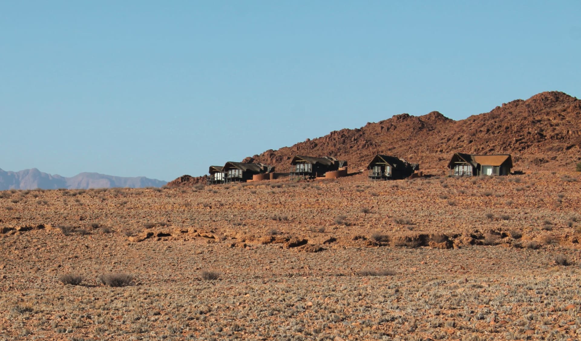 Namib Outpost in Sesriem: exterior Desert Outpost Homestead - Bungalows in der Wüste