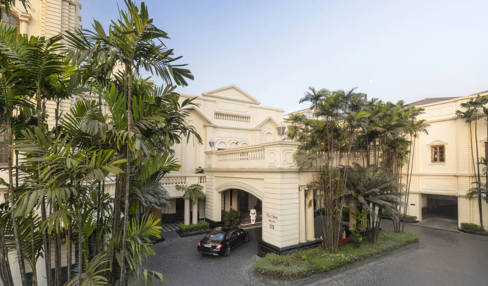 The Oberoi Grand in Kolkata: Entrance