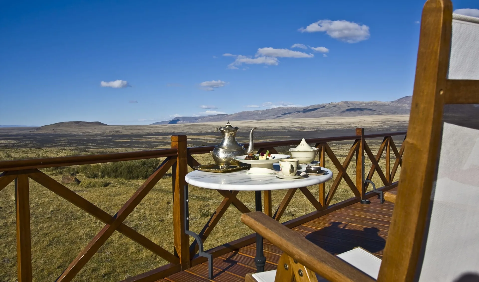 Eolo Hotel Patagonia in El Calafate:  Eolo deck