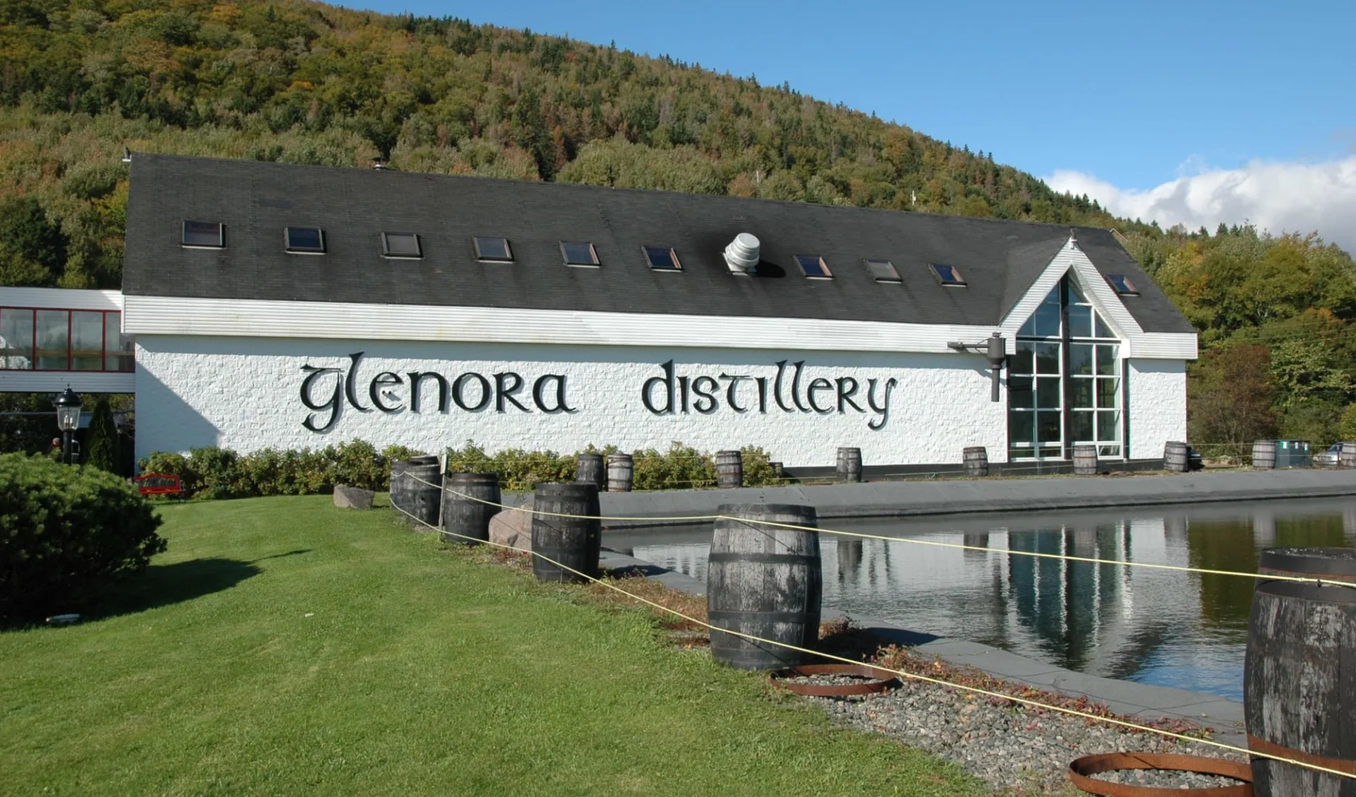 Glenora Inn & Distillery in Mabou: Aussenansicht