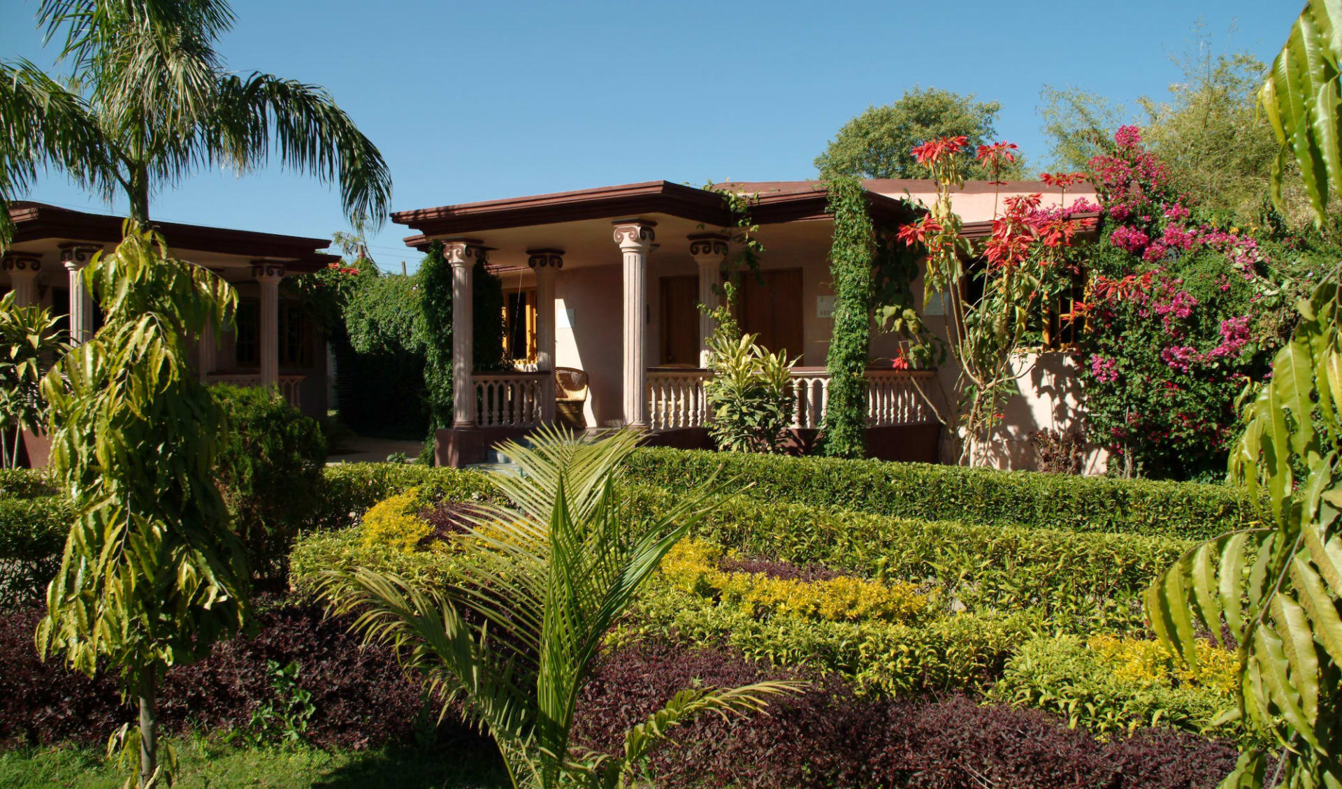 Tiger's Den Resort in Bandhavgarh: Exterior