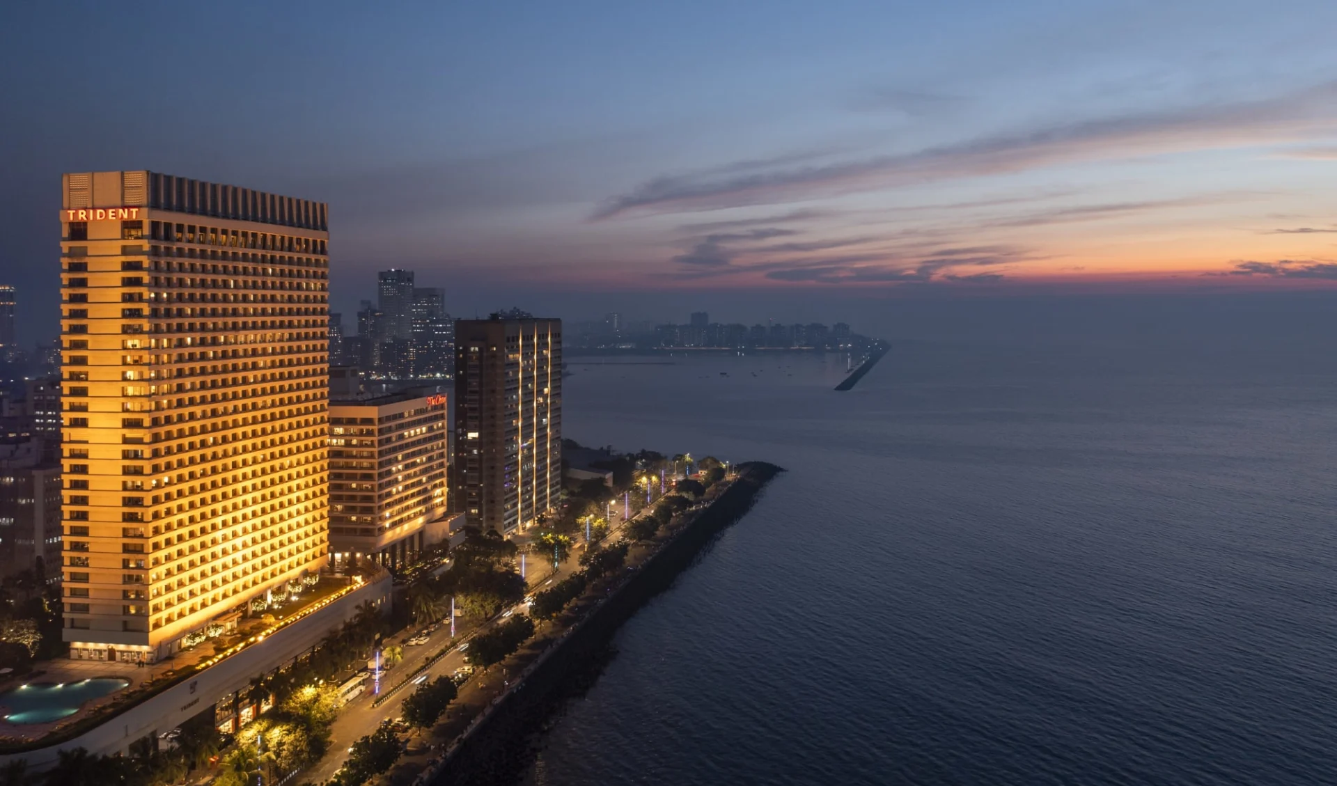 Trident Nariman Point in Mumbai: Exterior at night