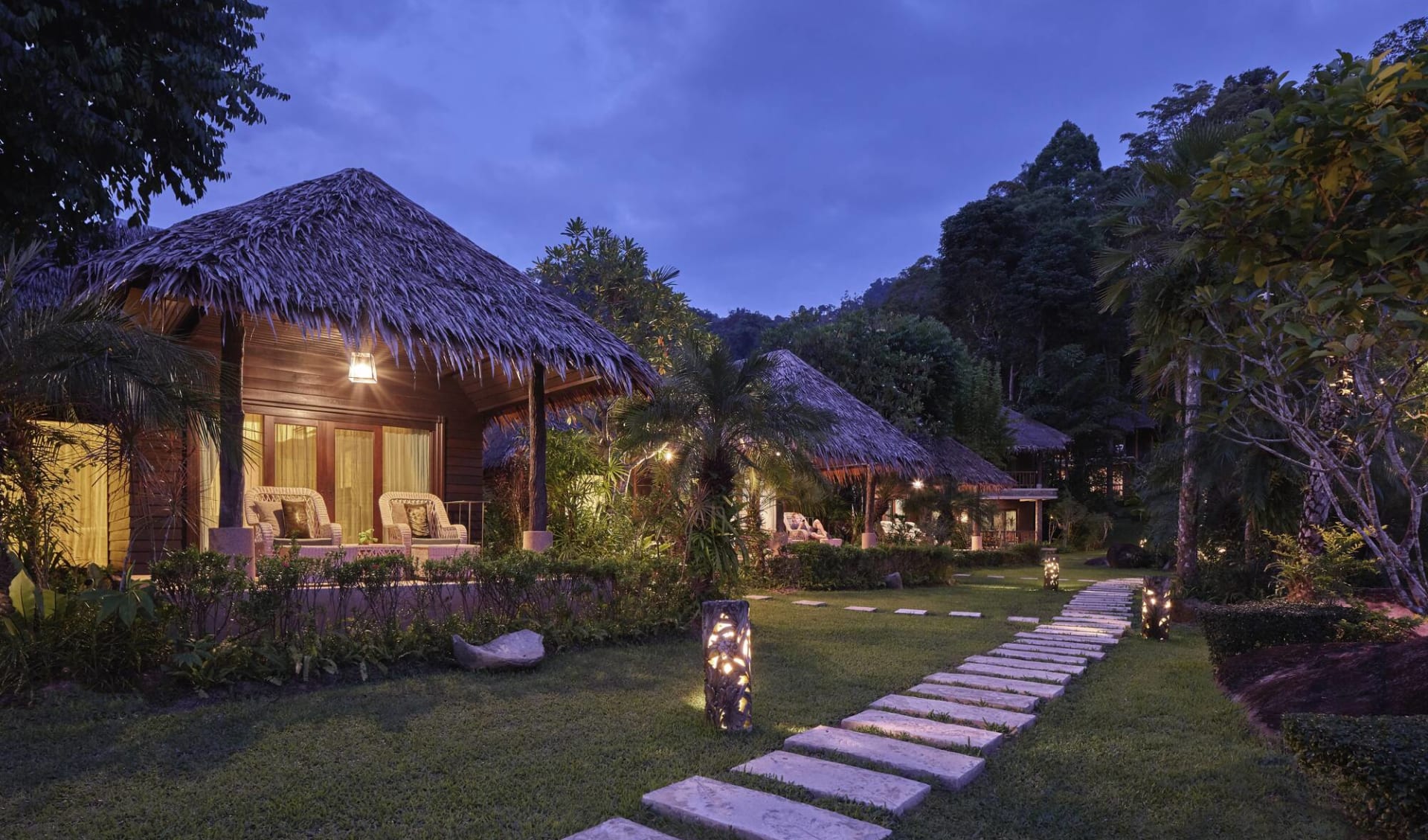 Khaolak Paradise Resort in Khao Lak: Garden Walkway