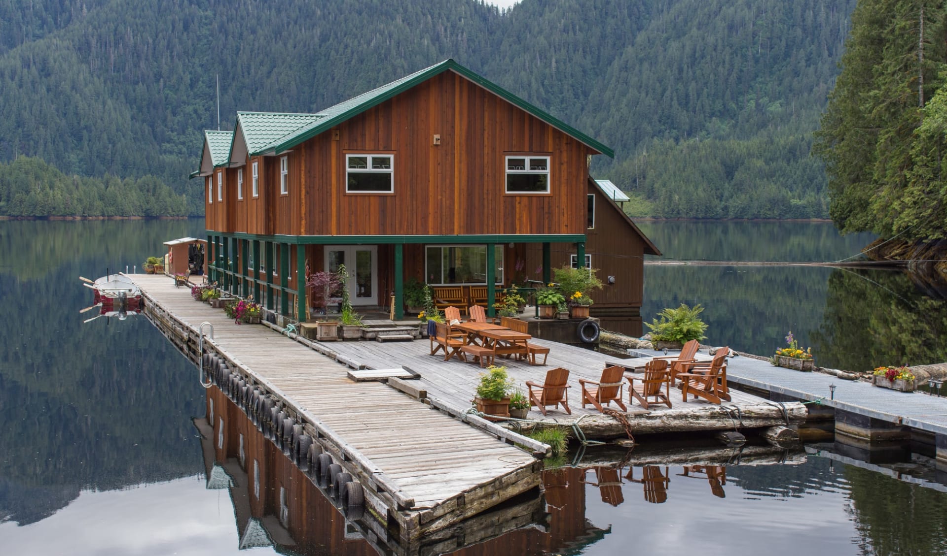 Bärenbeobachtung Great Bear Lodge 8 Tage ab Port Hardy: exterior: Great Bear Lodge - Lodge von aussen