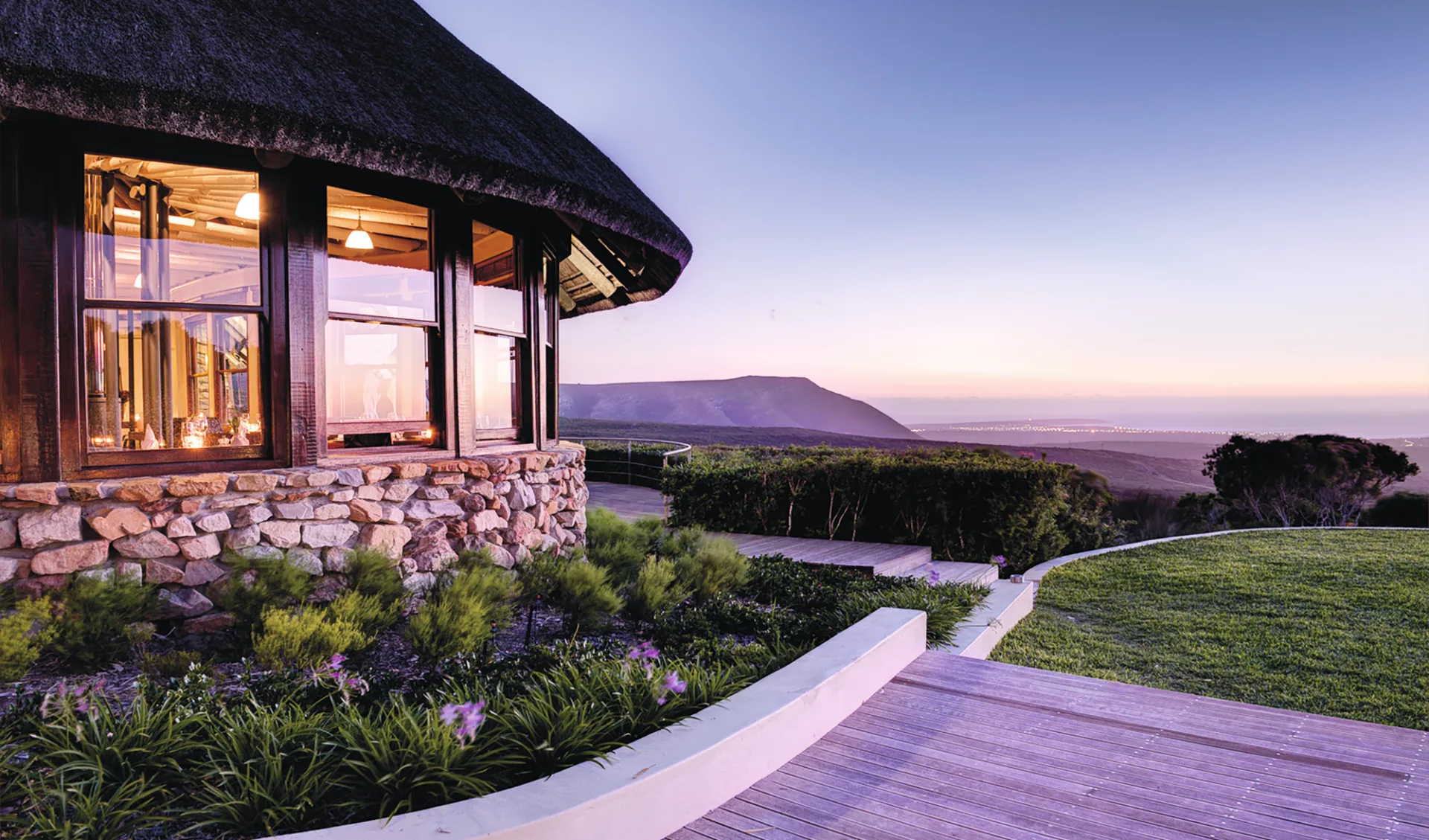 South Africa Exclusive 21 Tage ab Johannesburg: exterior Grootbos Private Nature Reserve Aussenansicht der Garden Lodge