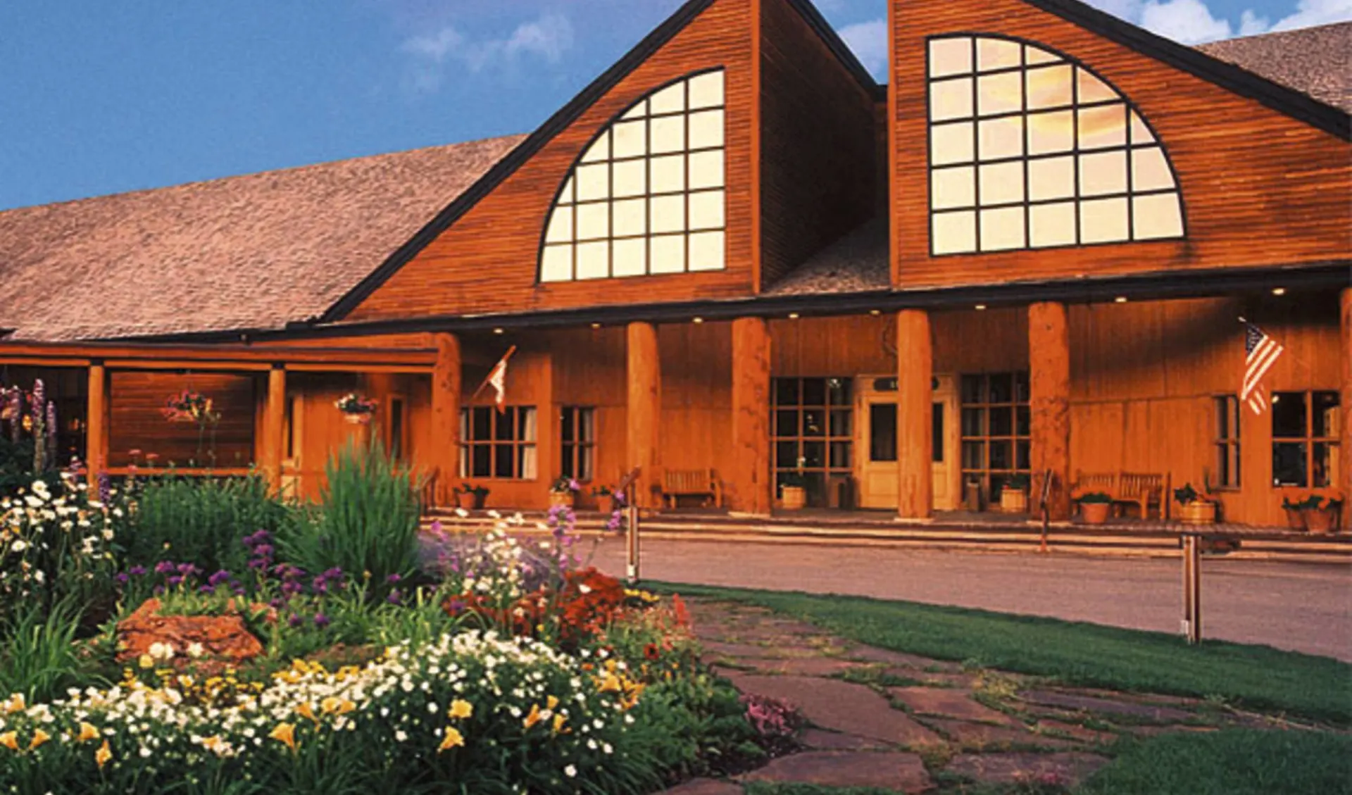 Grouse Mountain Lodge in Whitefish: exterior grouse mountain lodge garten haus