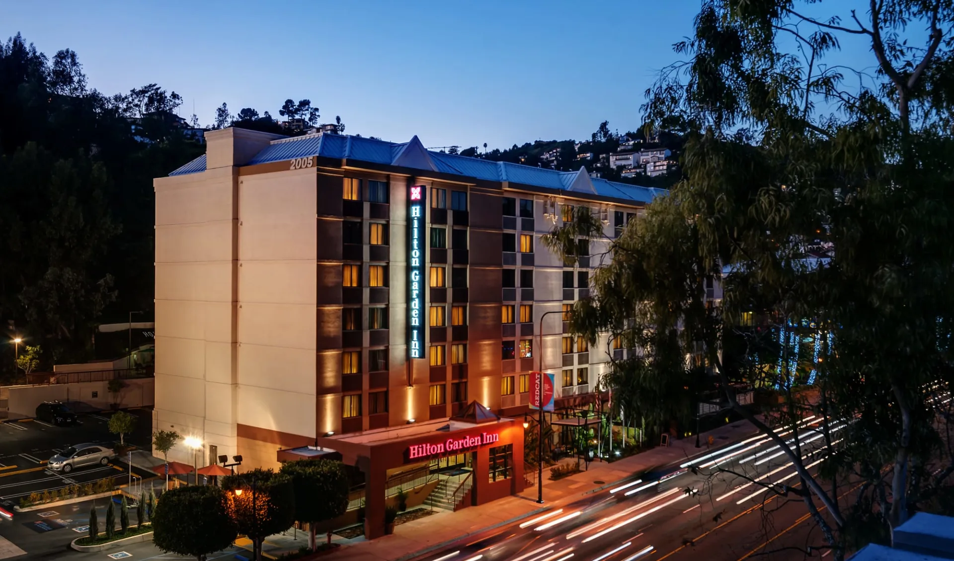 Hilton Garden Inn Los Angeles/Hollywood:  Hilton Garden Inn Hollywood - Aussenansicht bei Nacht