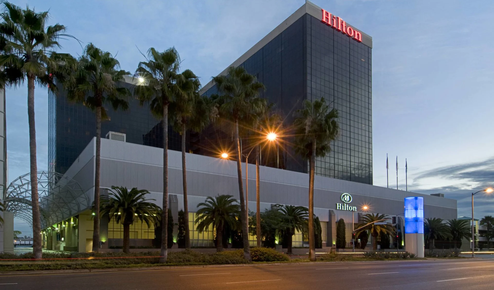 Hilton Los Angeles Airport:  Hilton LAX Airport - Aussenansicht