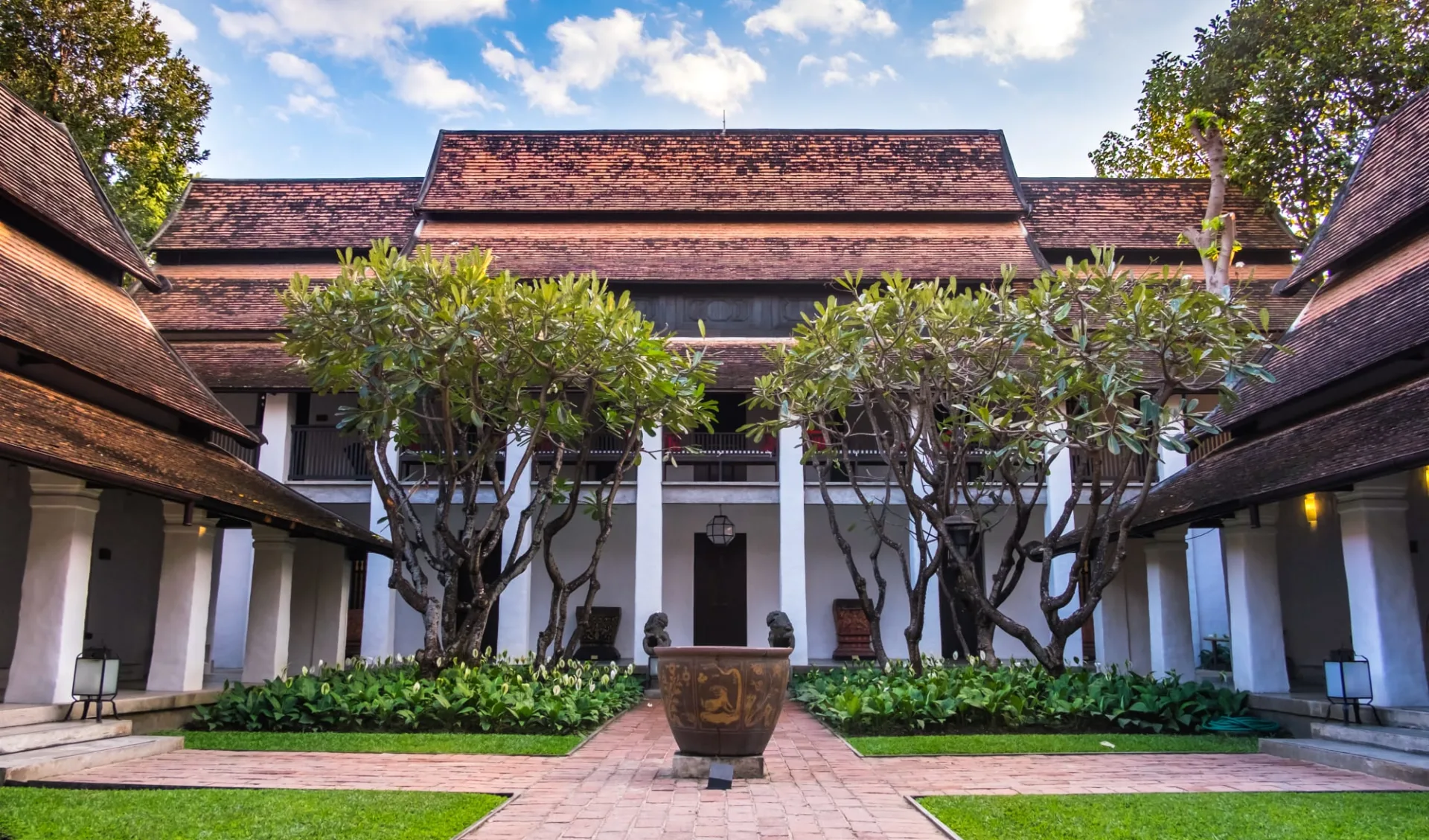 Rachamankha in Chiang Mai: Hotel courtyard