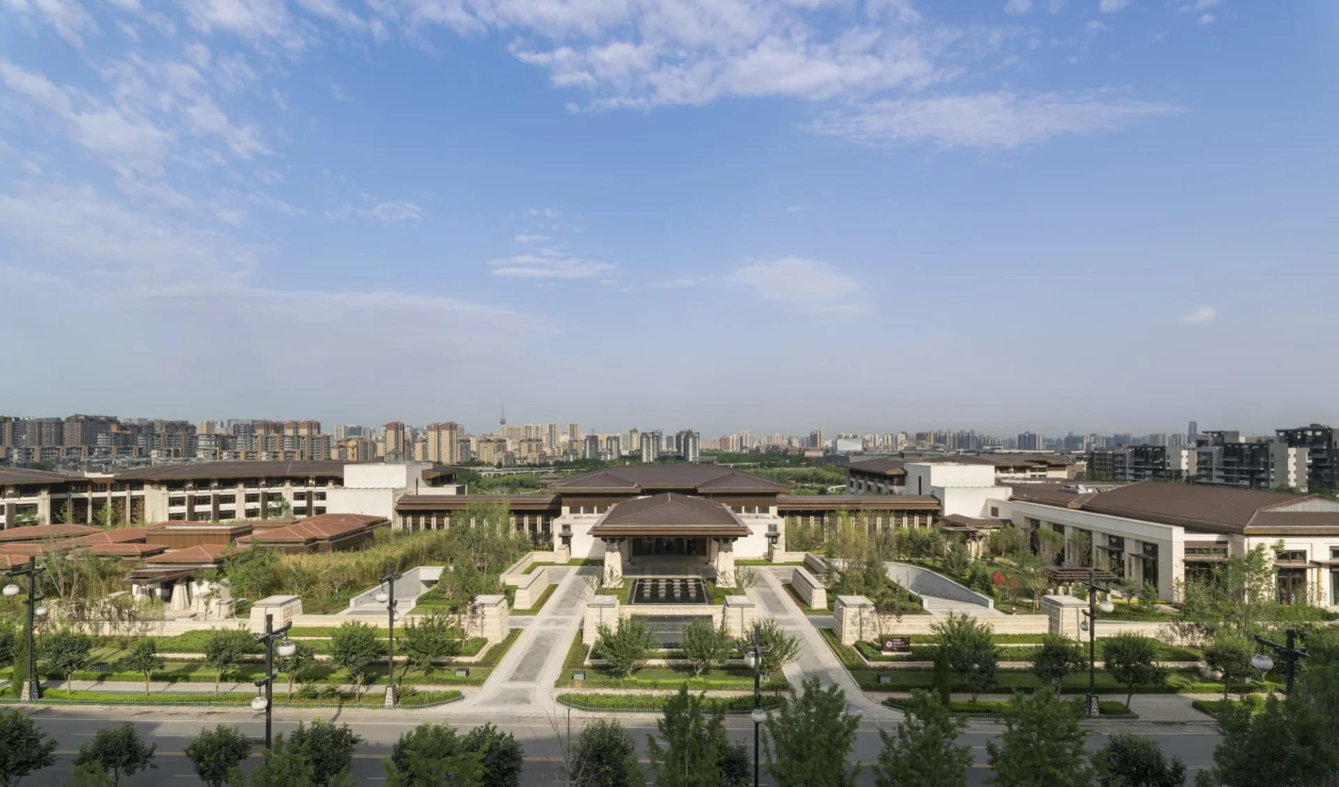 Hyatt Regency in Xian: Hotel Exterior Day Shot