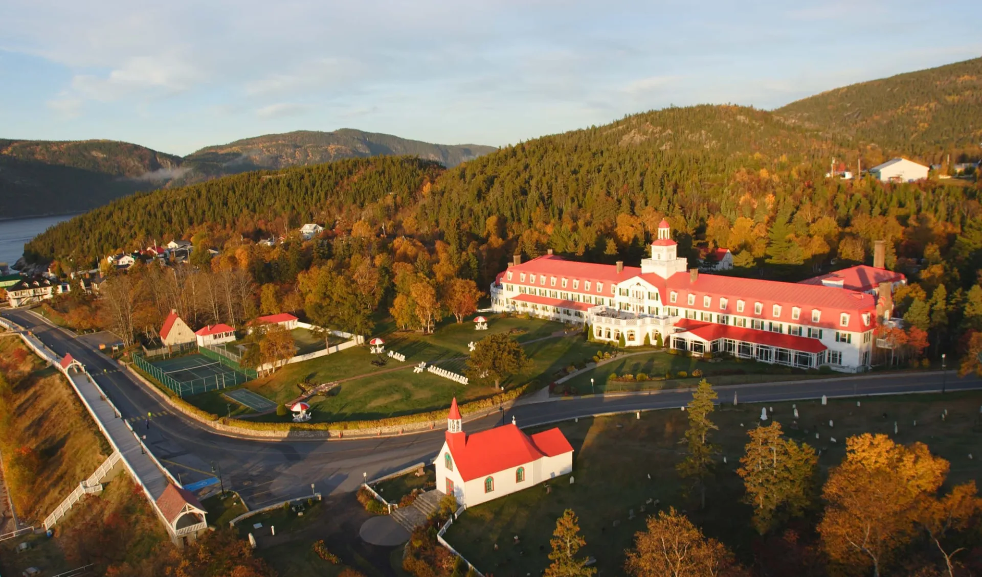 Hotel Tadoussac: exterior_Hotel Tadoussac_AerialView