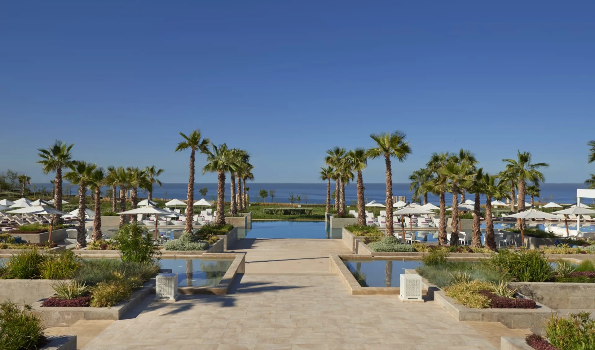 Hyatt Place Taghazout in Agadir:  Hyatt Place Taghazout - Blick über Pool zum Meer