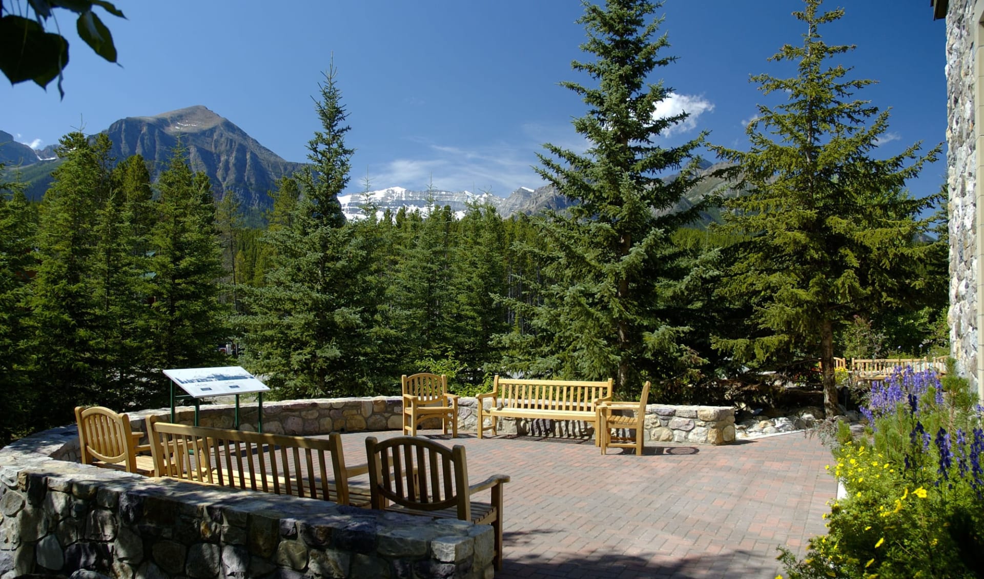 Lake Louise Inn:  Lake Louise Inn_View