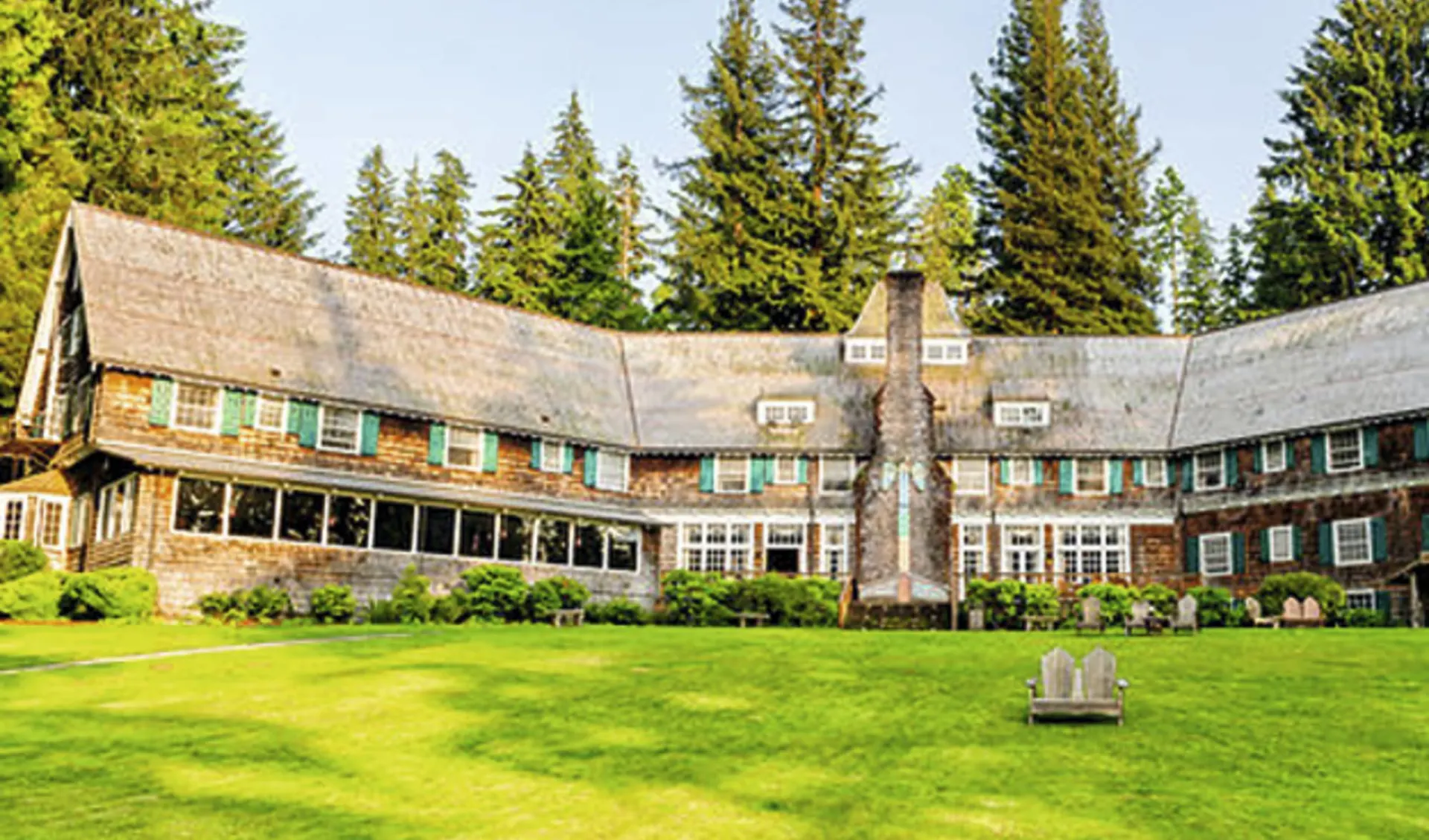 Lake Quinault Lodge: exterior lake quinault lodge wiese lodge wald