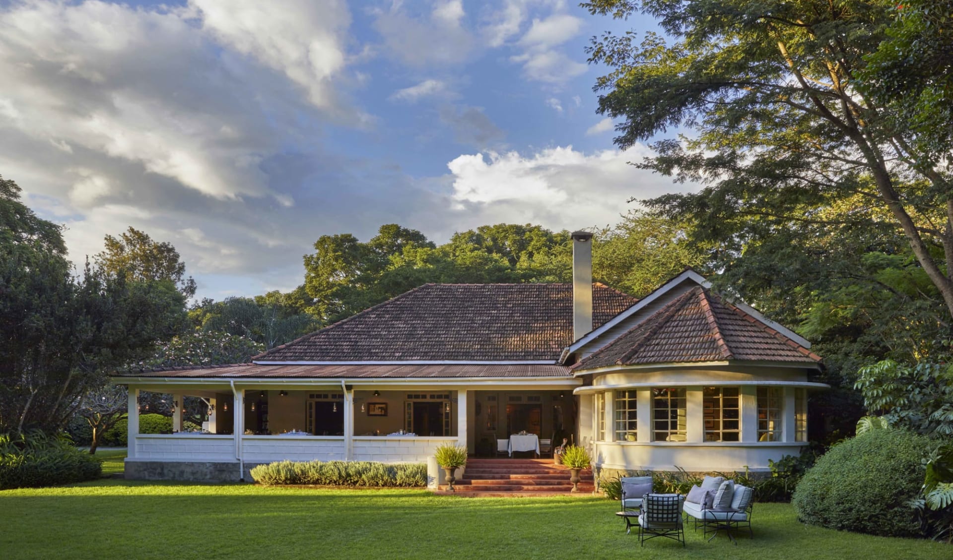 Legendary Lodge in Arusha:  Legendary Lodge - main area wide