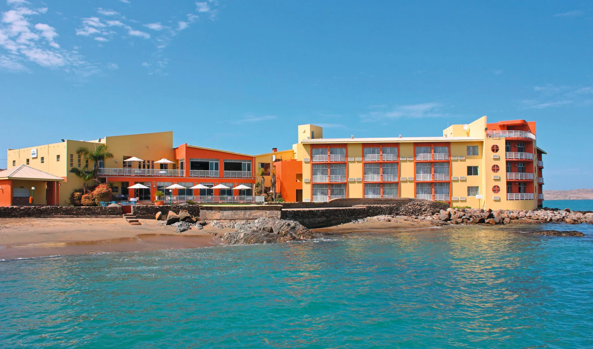 Lüderitz Nest Hotel in Lüderitz Region: exterior Luederitz Nest Hotel - Blick vom Meer zum Hotel