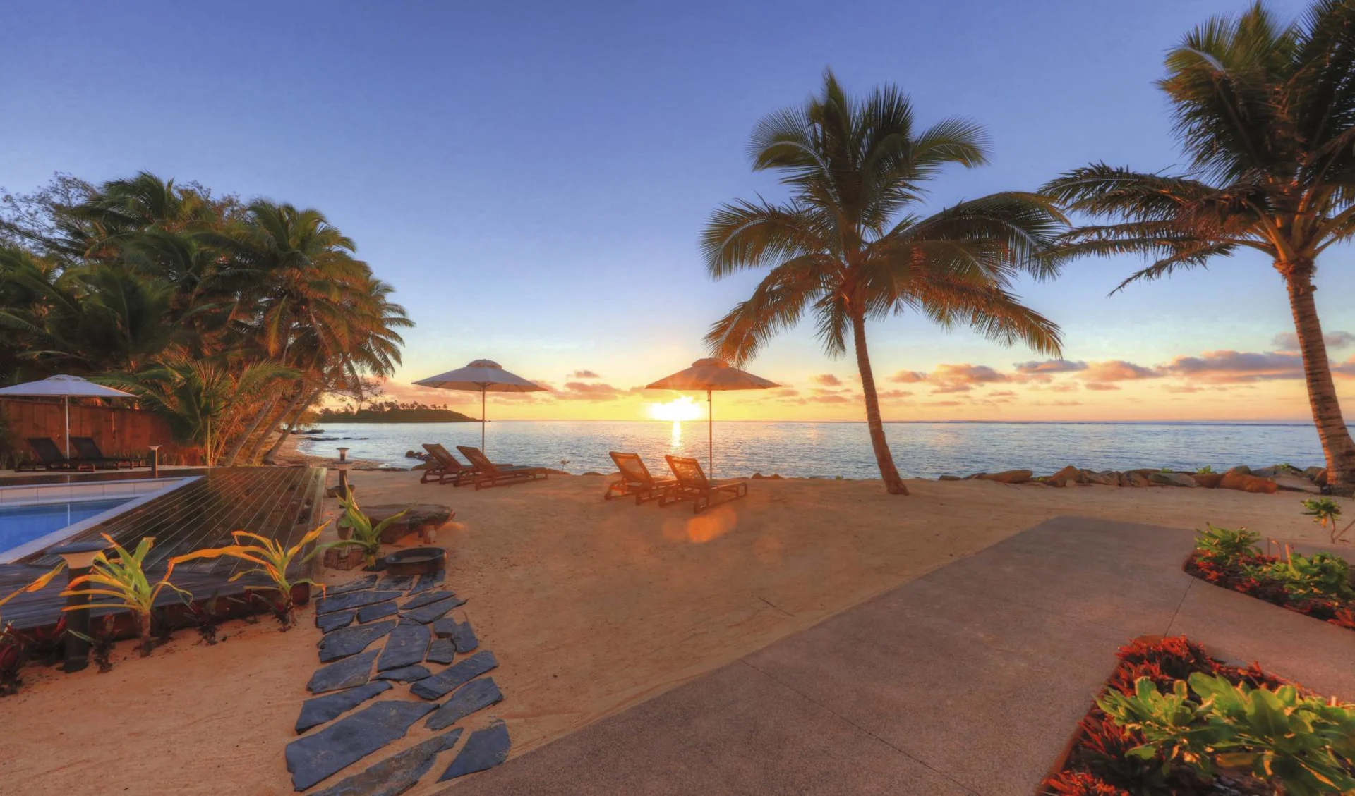 Moana Sands Lagoon Resort in Rarotonga: Exterior Moana-Sands-Lagoon-Resort - Muri-Sunrise cTurama