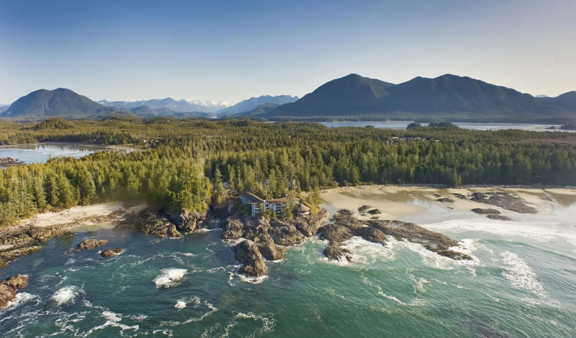 The Wickaninnish Inn in Tofino:  natur_The Wickaninnish Inn_AerialViewResort_cChrisPouget