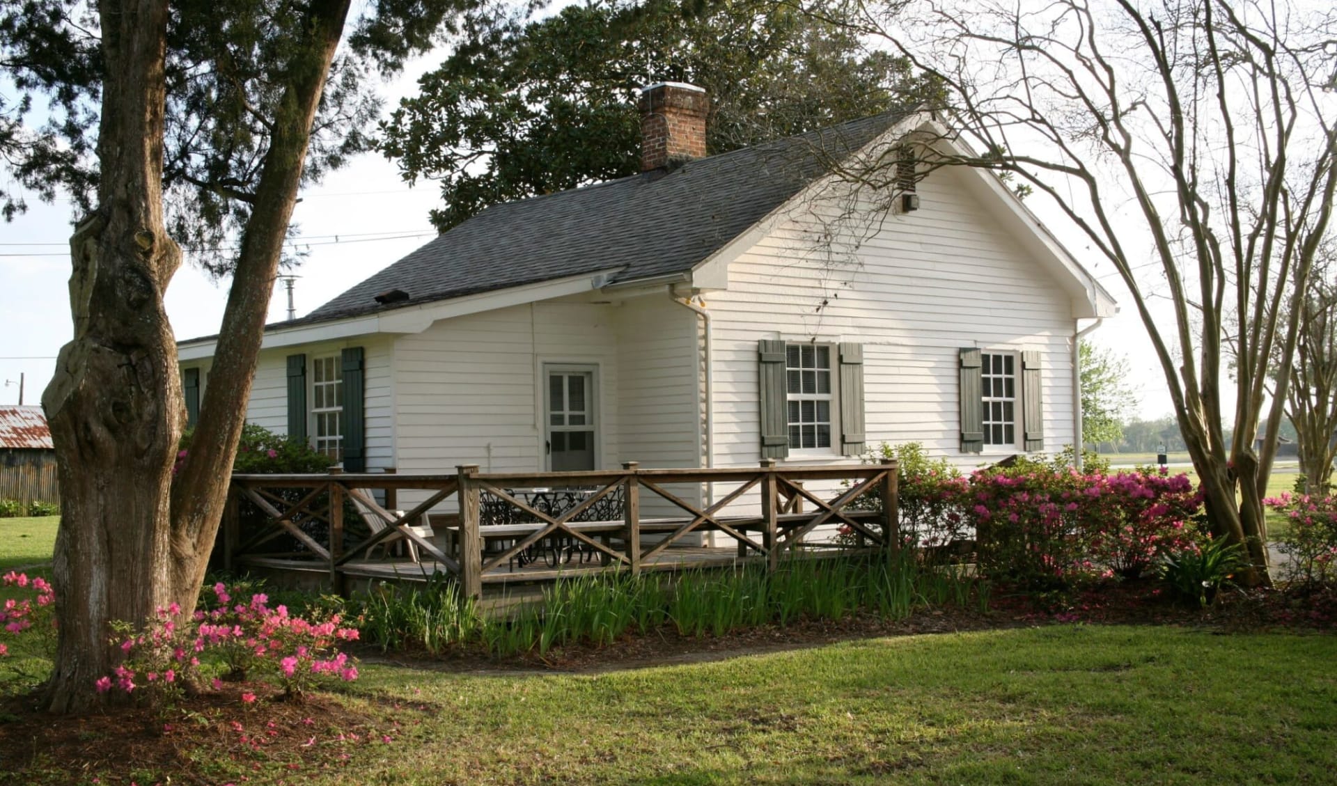 Oak Alley Plantation in Vacherie: Exterior_Oak Alley Plantatation_Cabins 3