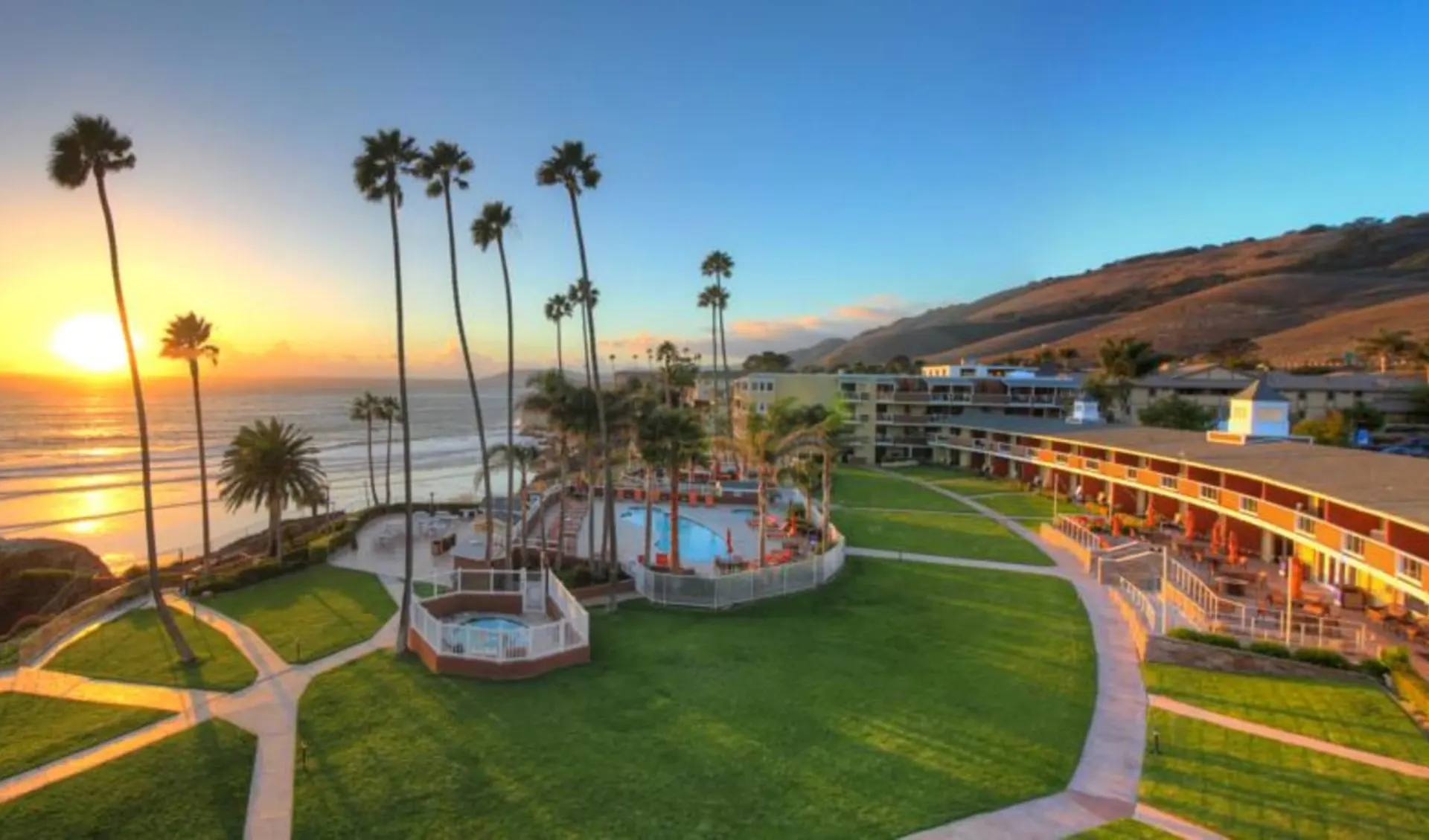 Seacrest Oceanfront Hotel in Pismo Beach: exterior_seacrest_oceanfront_hotel_aerial