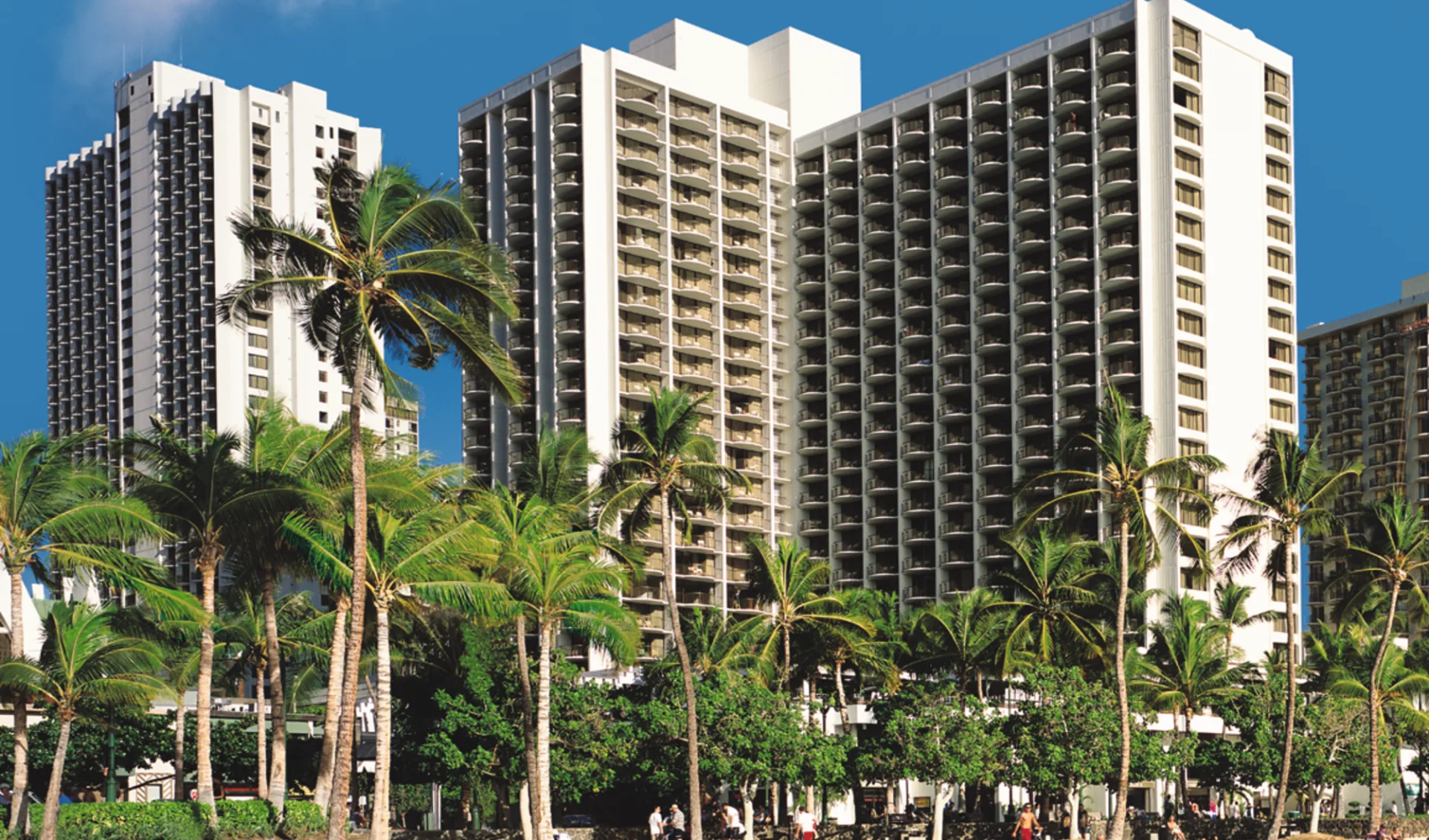 Waikiki Beach Marriott Resort & Spa in Honolulu - Oahu: exterior waikiki beach marriott resort and spa strand palmen