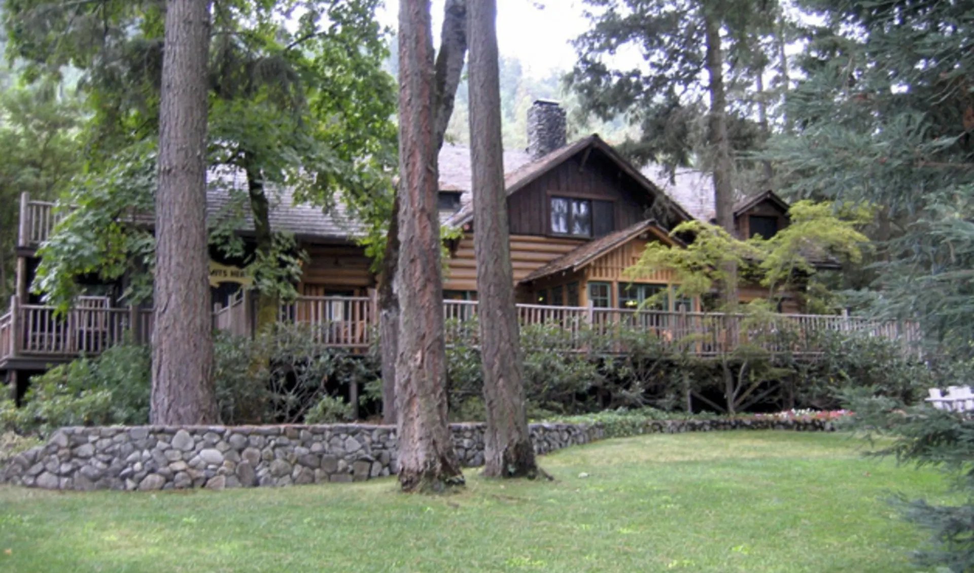 Weasku Inn in Grants Pass: exterior weasku inn oregon wald haus