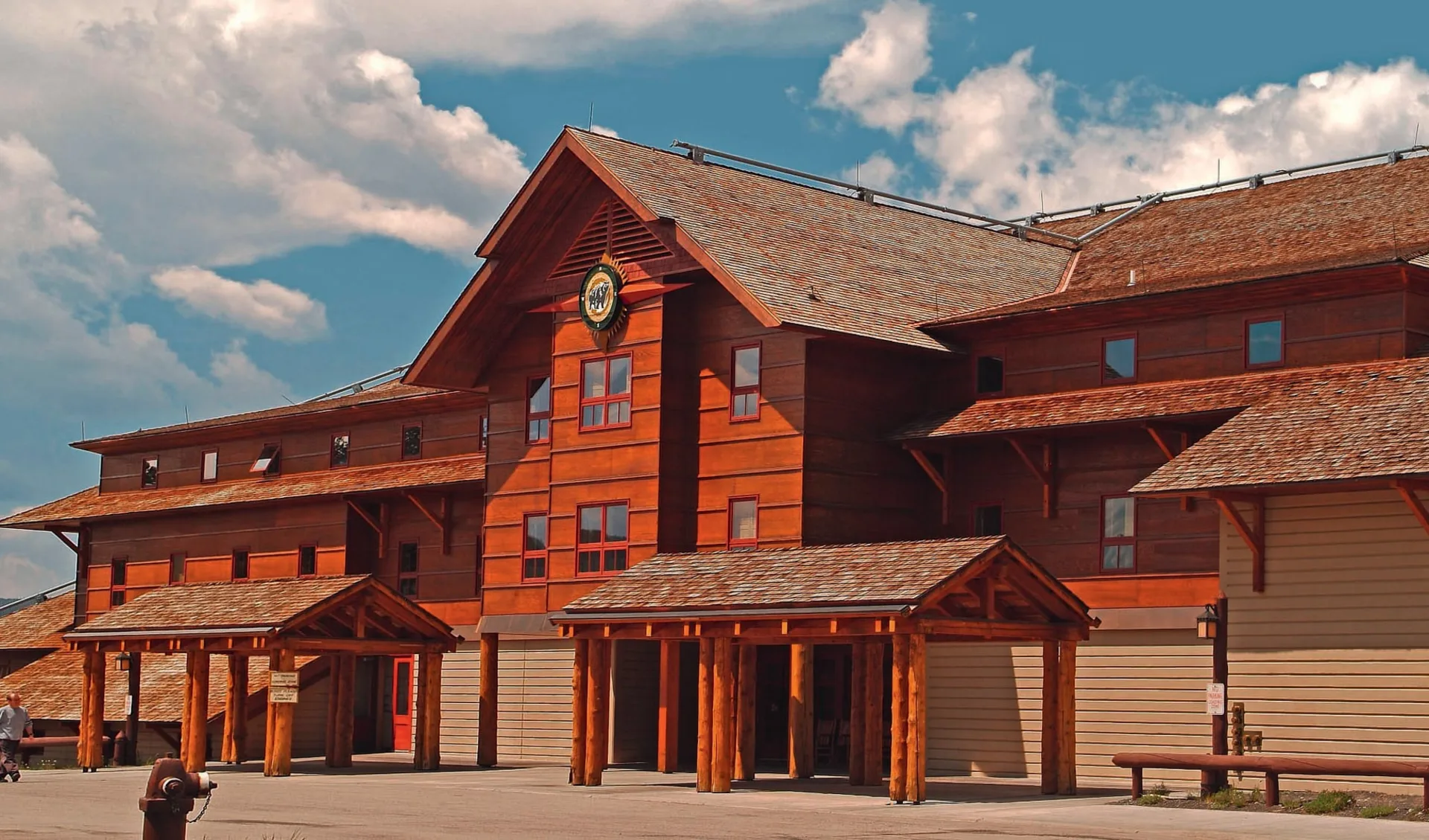 Old Faithful Snow Lodge in Yellowstone National Park: exterior wyoming yellowstone nationalpark lodge