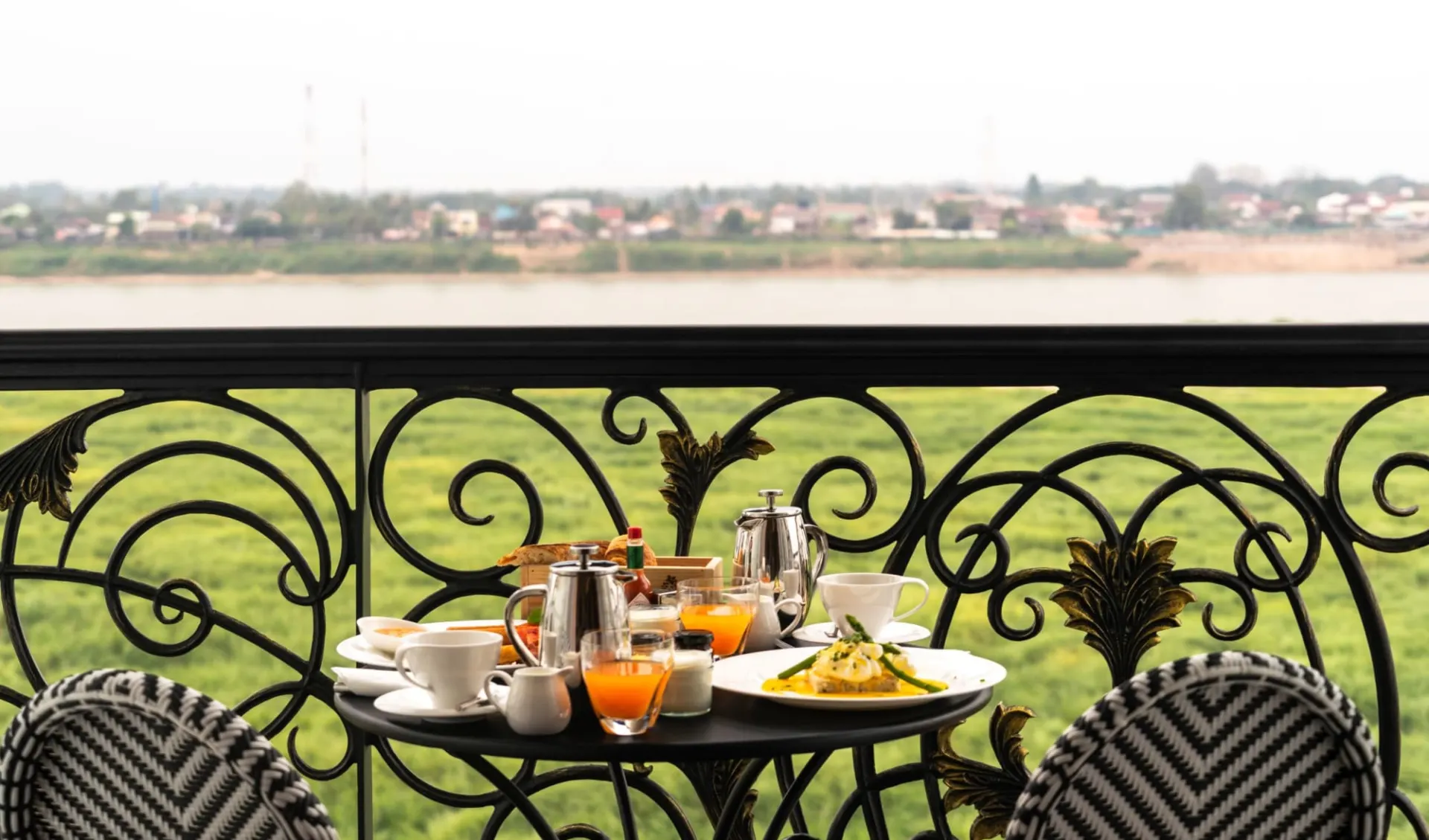 La Seine Hotel in Vientiane:  Breakfast at terrace
