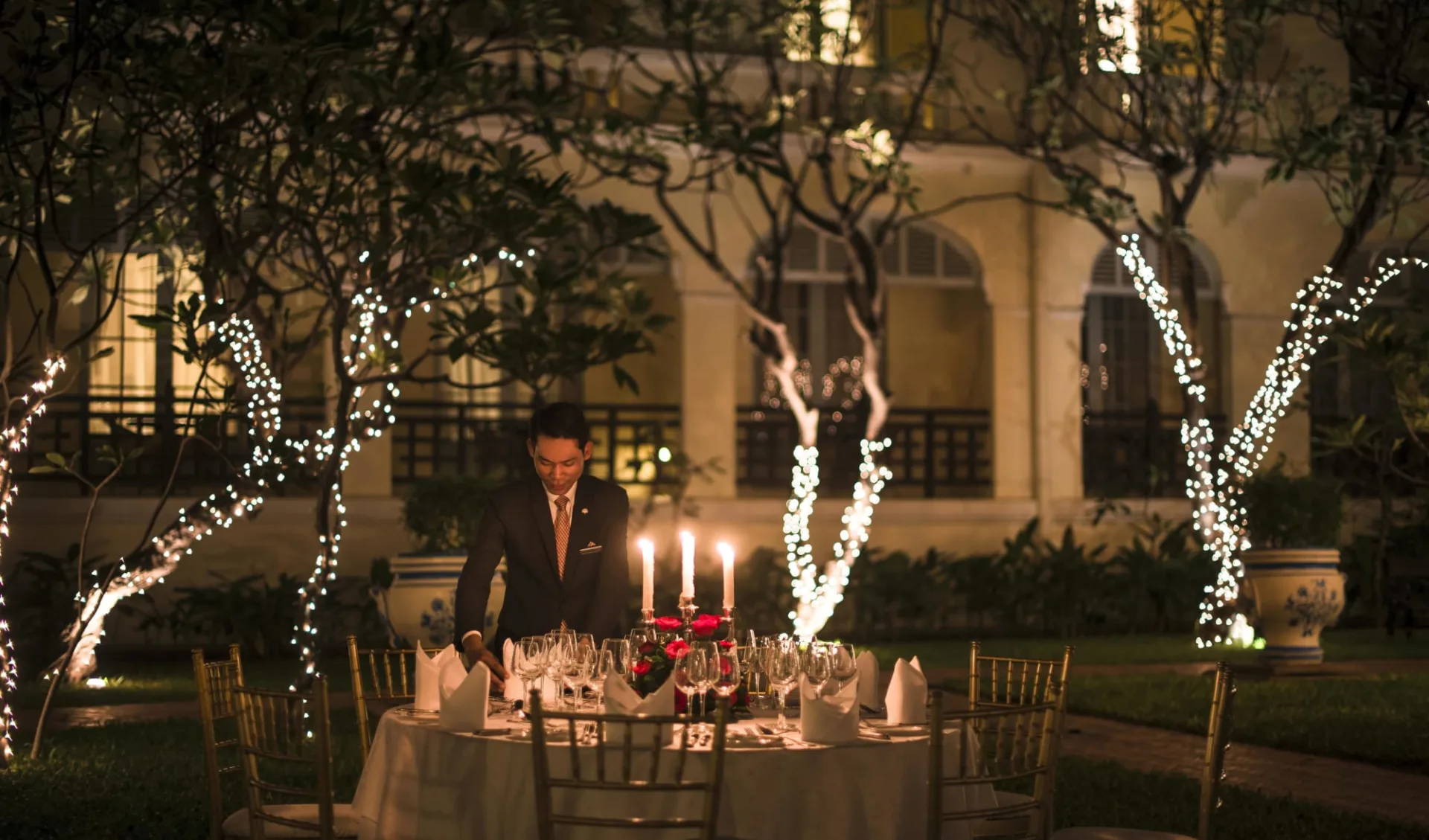 Raffles Hotel Le Royal in Phnom Penh: Garden Dinner