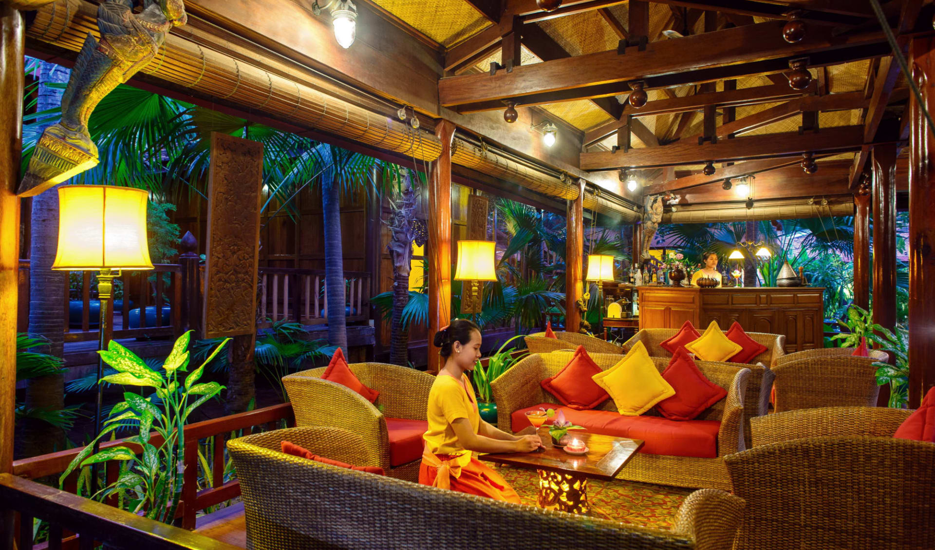 Angkor Village Hotel in Siem Reap: Lobby Lounge in the evening