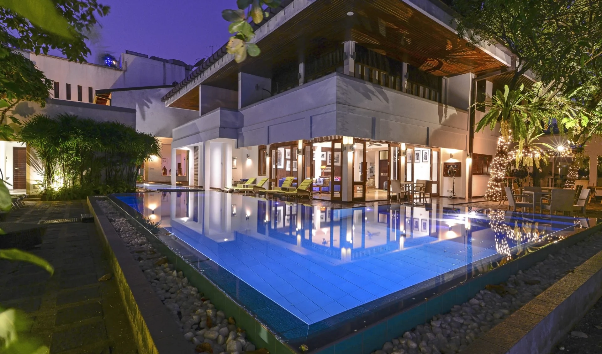 Colombo Court Hotel & Spa:  Pool Side Restaurent