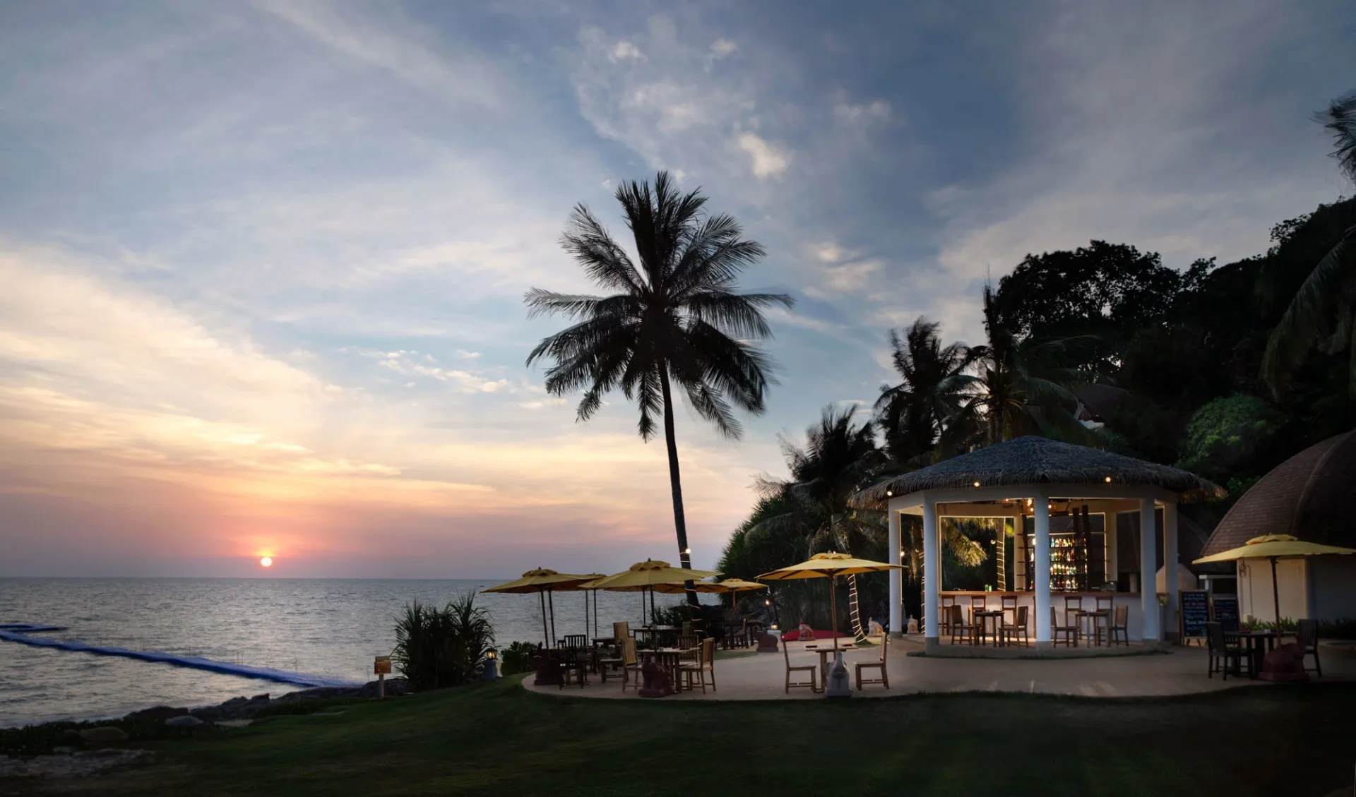 Rawi Warin Resort & Spa in Ko Lanta: Stream Pool Bar